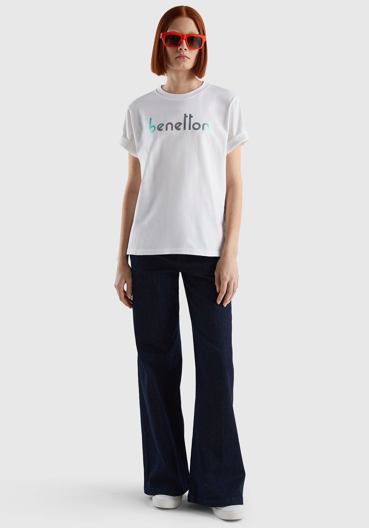 United Colors of T-Shirt Logodruck Benetton auf weiß Brust mit der