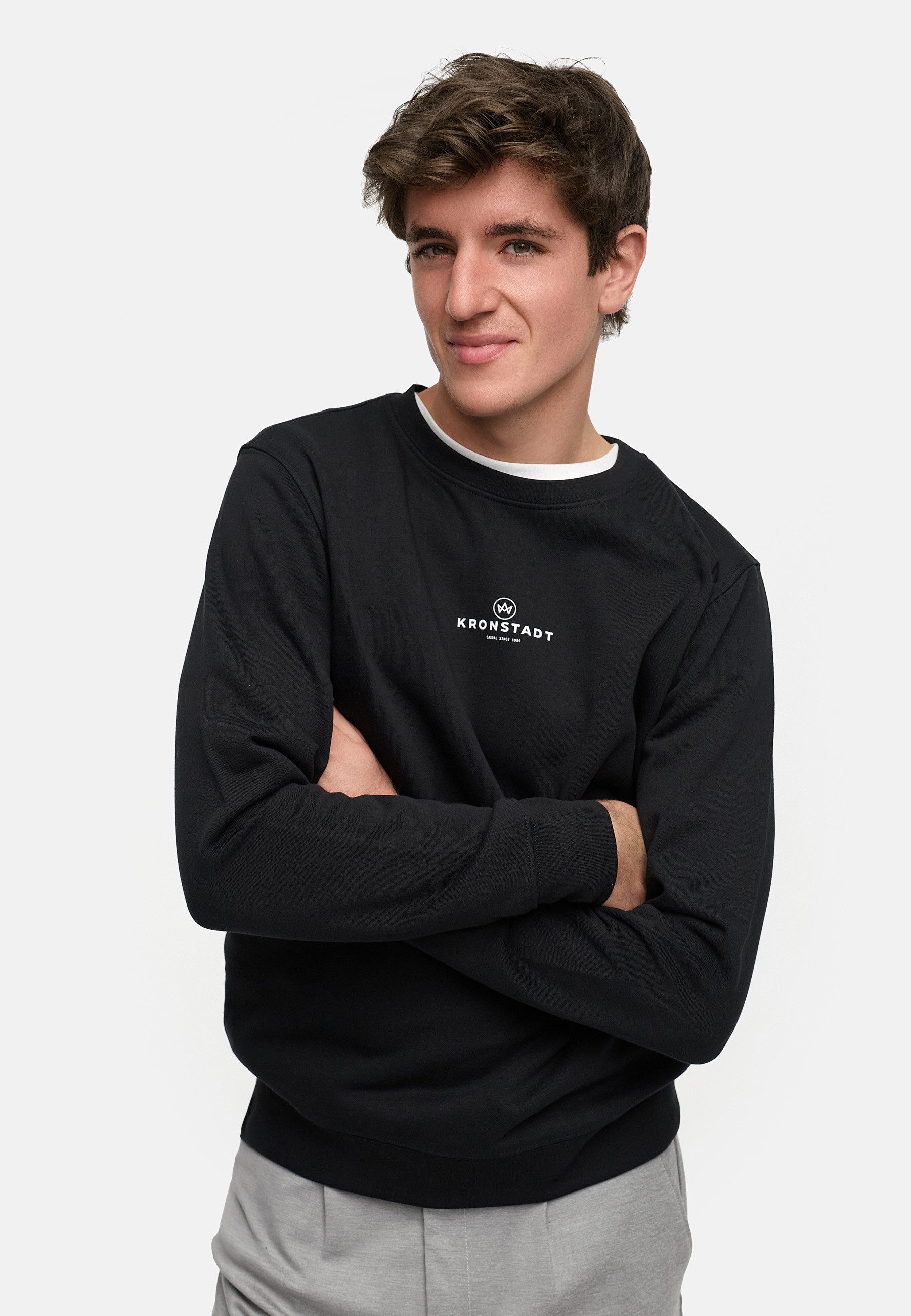 Kronstadt Sweater KSLars Printsweater Crewneck mit dezentem Logoprint auf der Brust