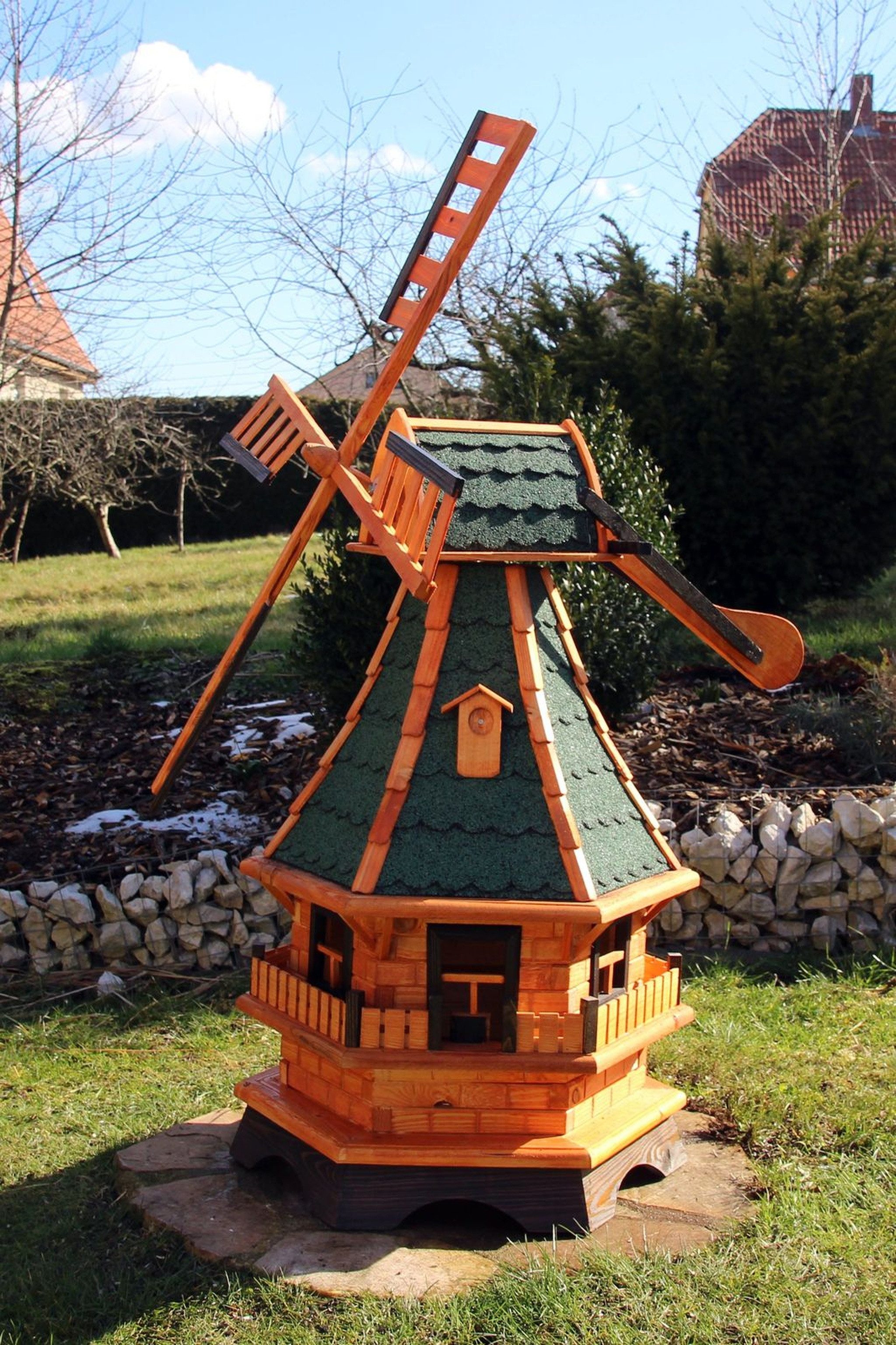 Holzdekoladen Deko-Windrad XL Gartenwindmühle aus Holz mit Solarbeleuchtung & Dachgauben
