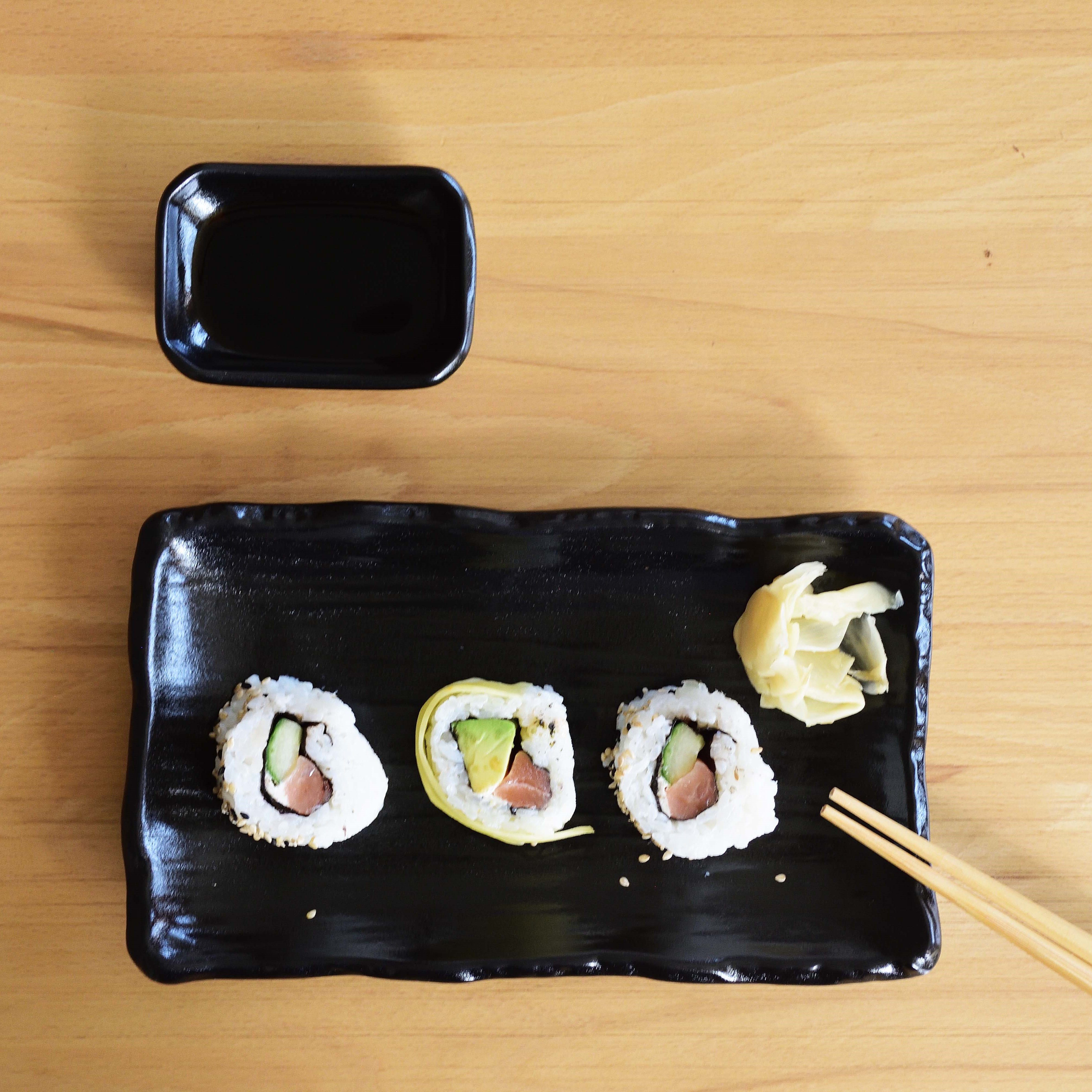 MystiCalls Sushiteller Sushi Geschirr Set für 2 Personen schwarz Sushi Platte Sushiplatte, (8 St), Spülmaschinenfest