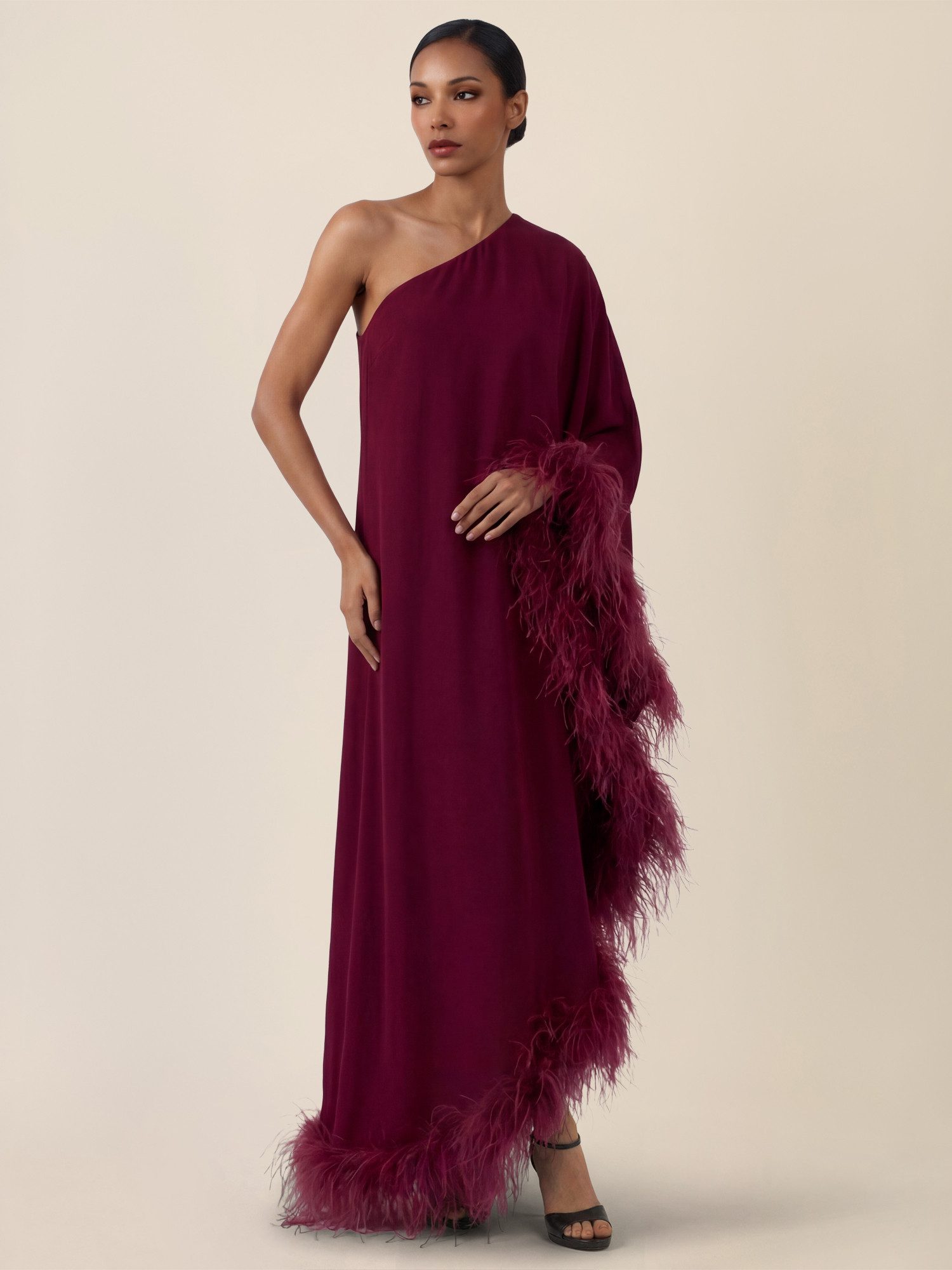 Apart Abendkleid mit Federn