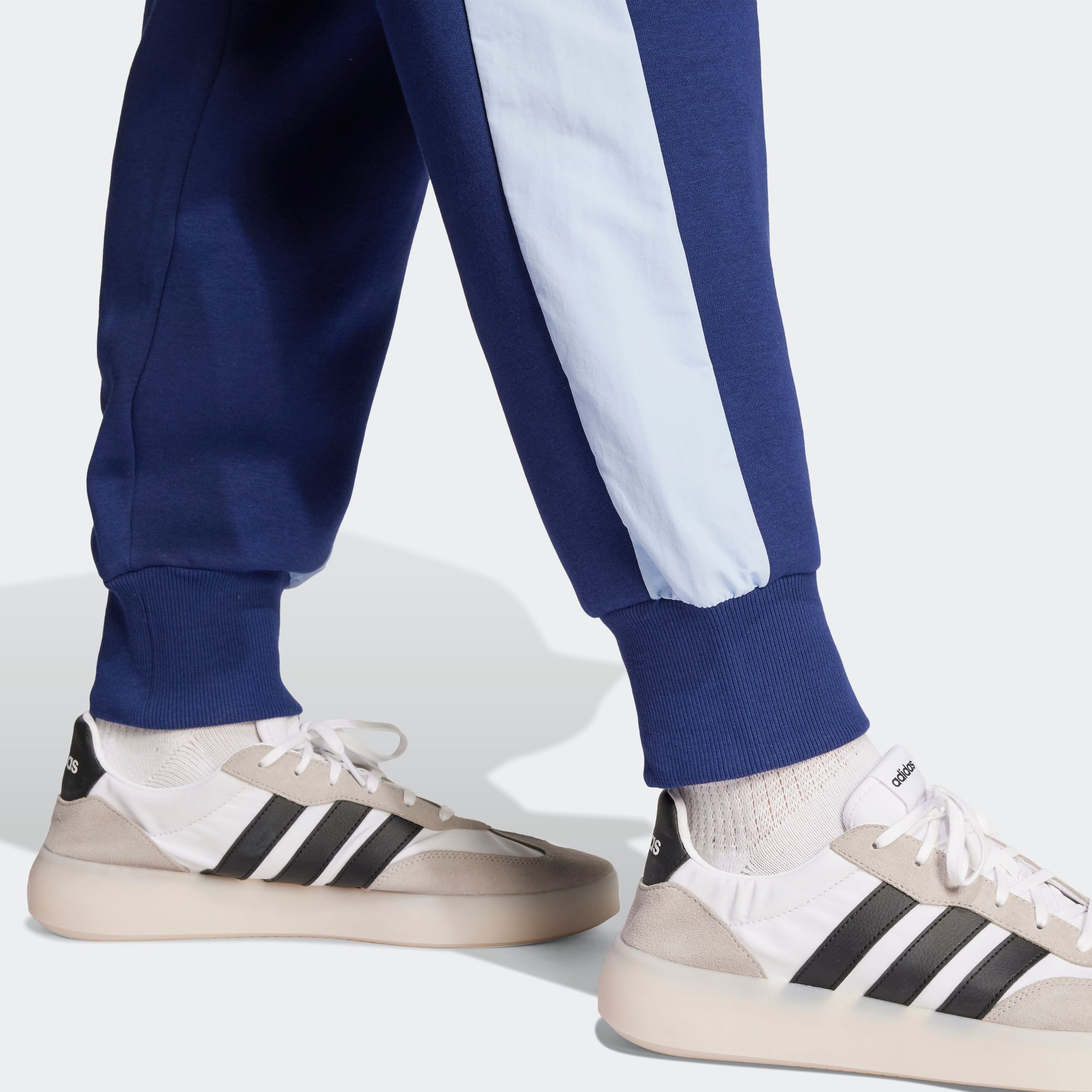 adidas Sportswear Sporthose SEASONAL ESSENTIALS COLORBLOCK mit Retro Style, kontrastierendes Design, gummiertes Logo