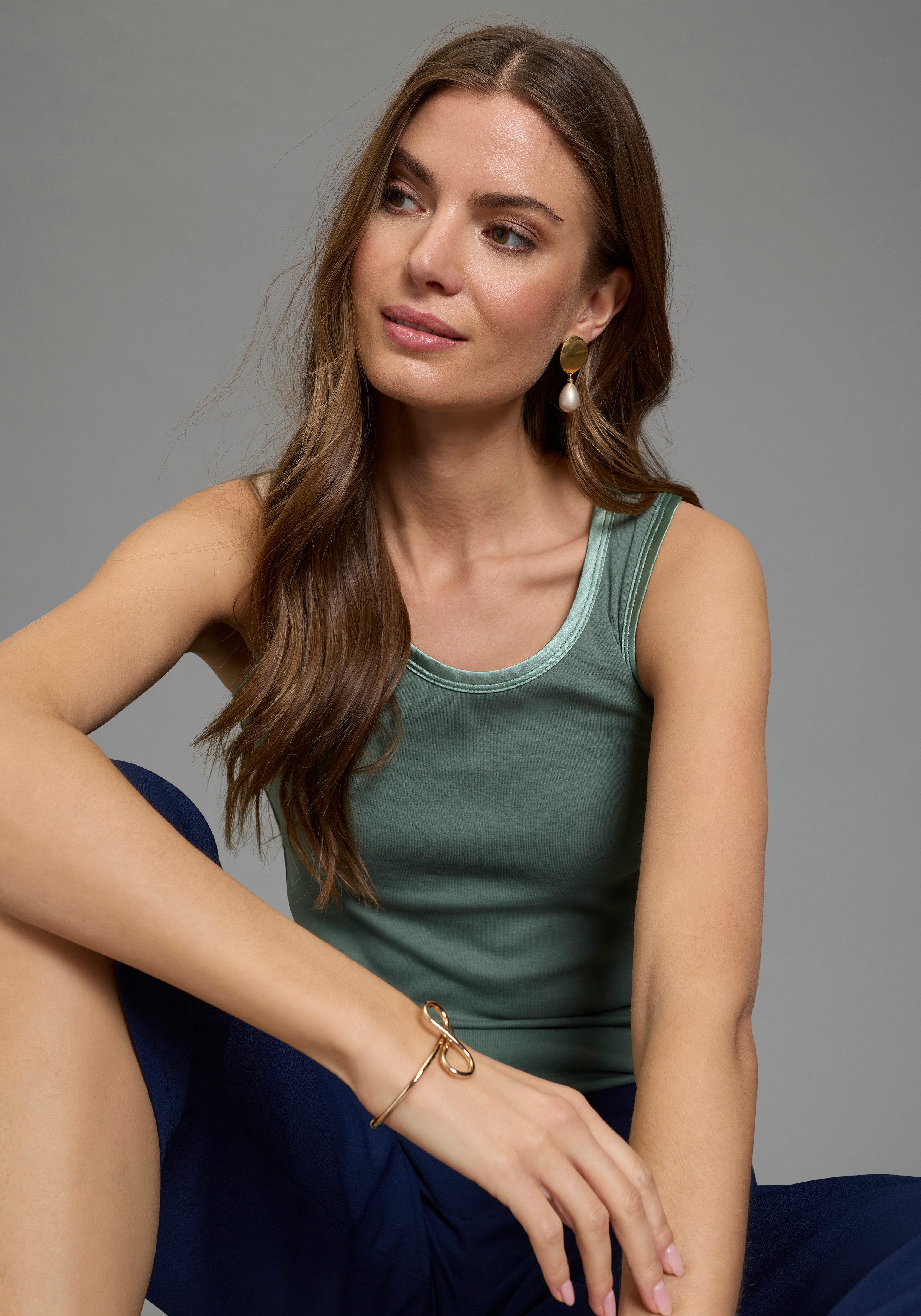 Laura Scott Tanktop mit Satin-Kante, figurnah, ärmellos, aus Baumwolle. € 19,99, (€ 19,99 pro 1 Stk).