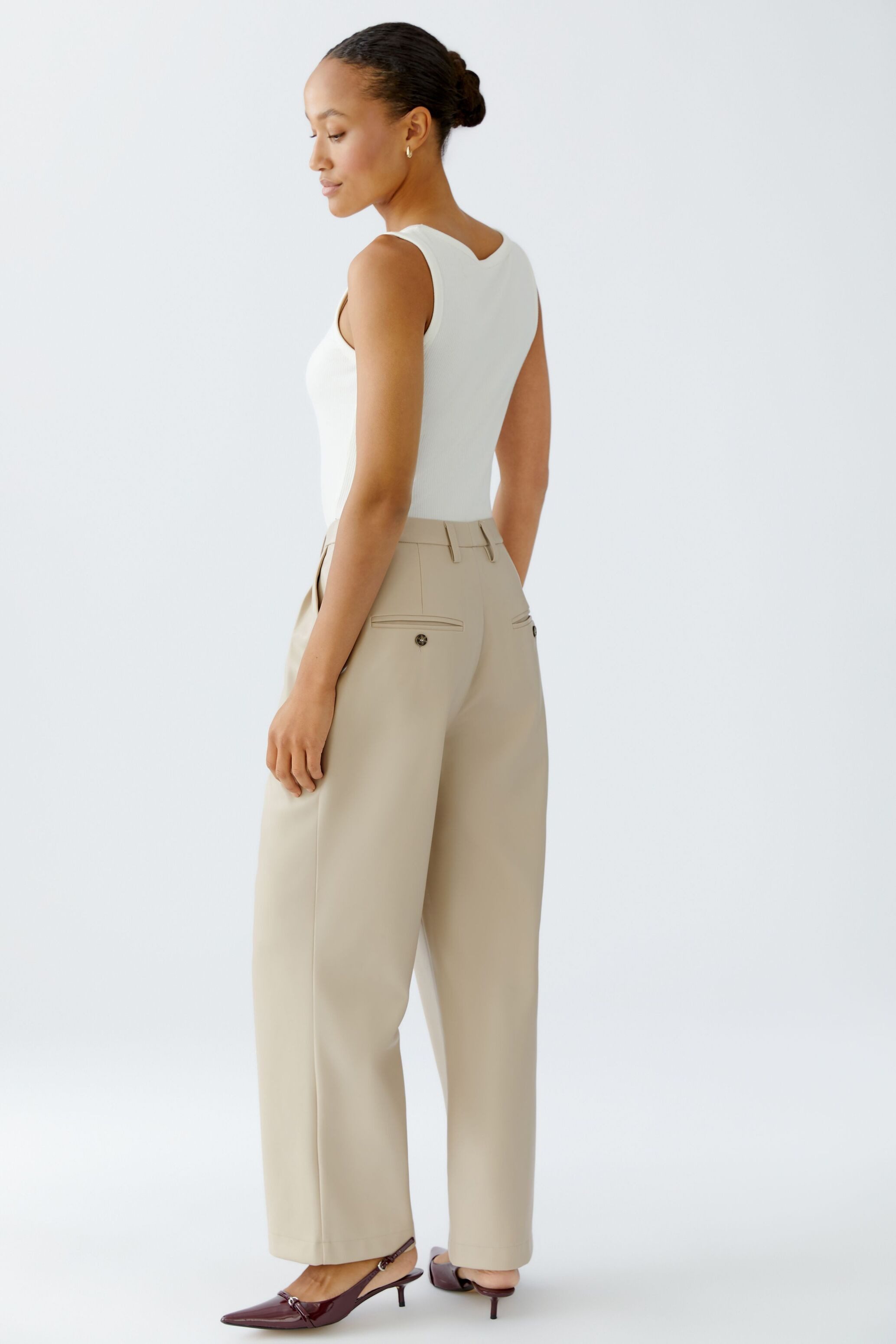 Oui Stoffhose Bundfaltenhose in Lederoptik