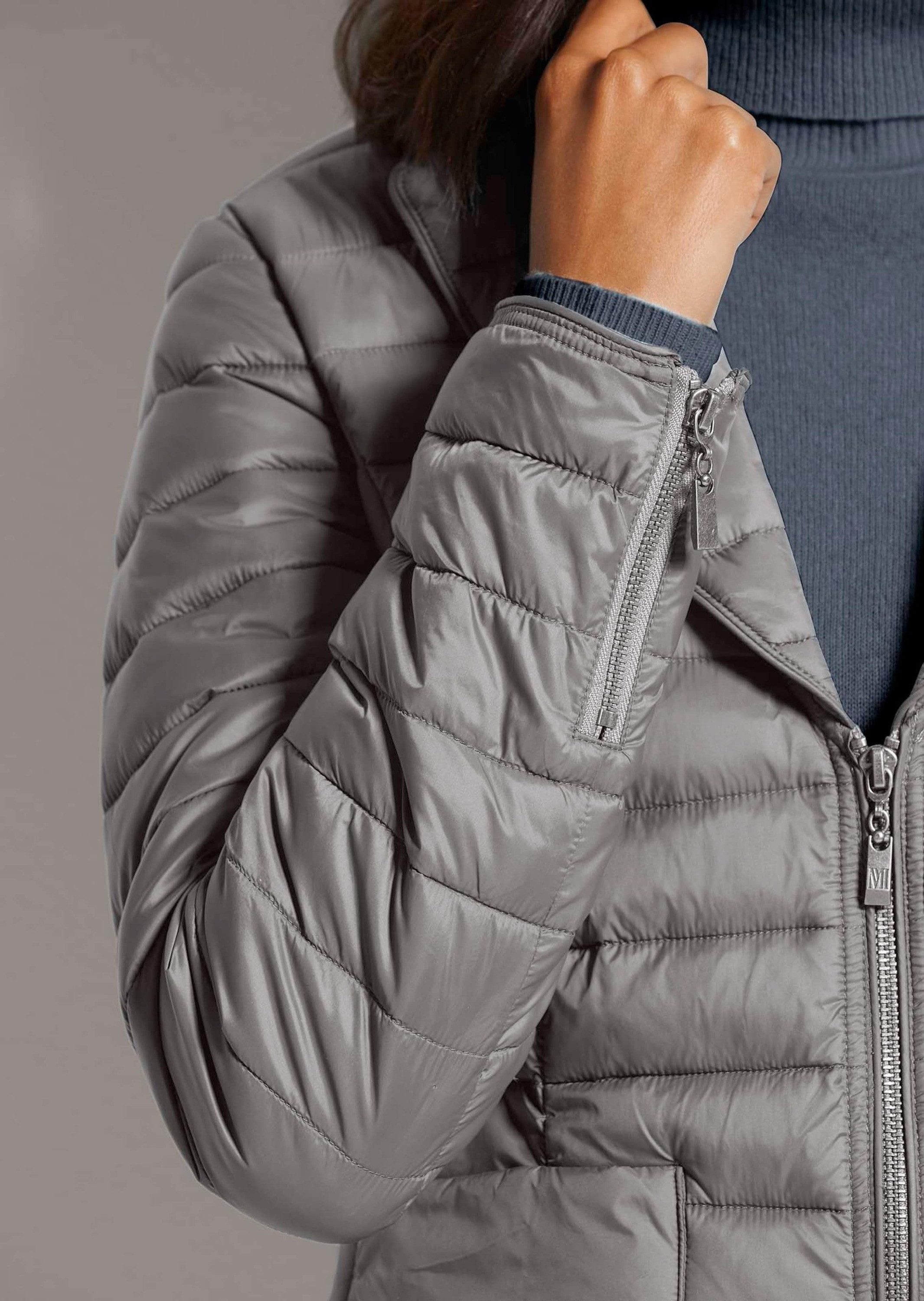 MADELEINE Steppjacke Wattierte Damenjacke mit sportivem Touch Taillierte Jacke mit Reverskragen, Zweiwege-Reißverschluss
