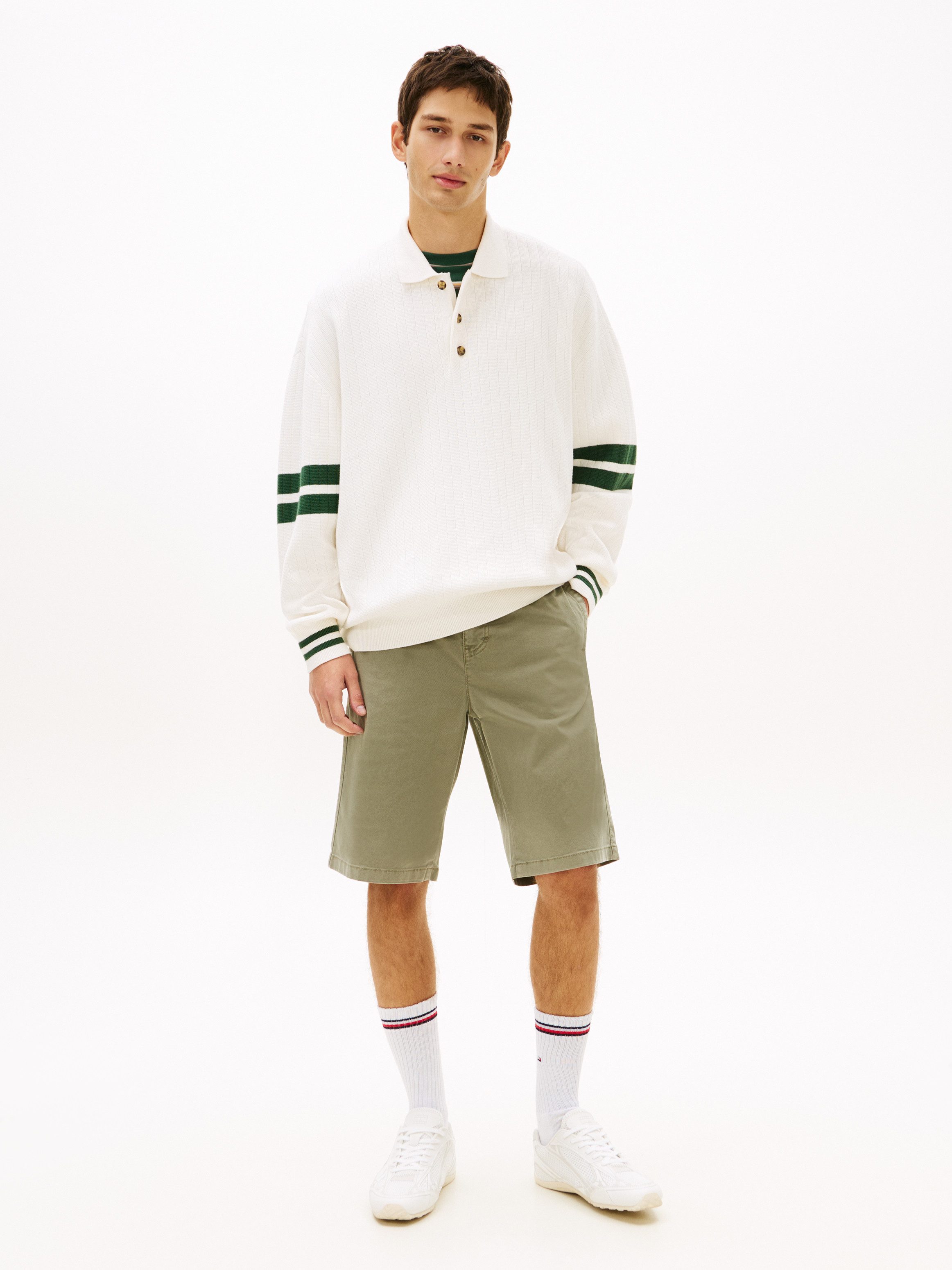 Tommy Jeans Chinoshorts TJM OTIS COTTON CHINO Regular fit mit praktischen Taschen