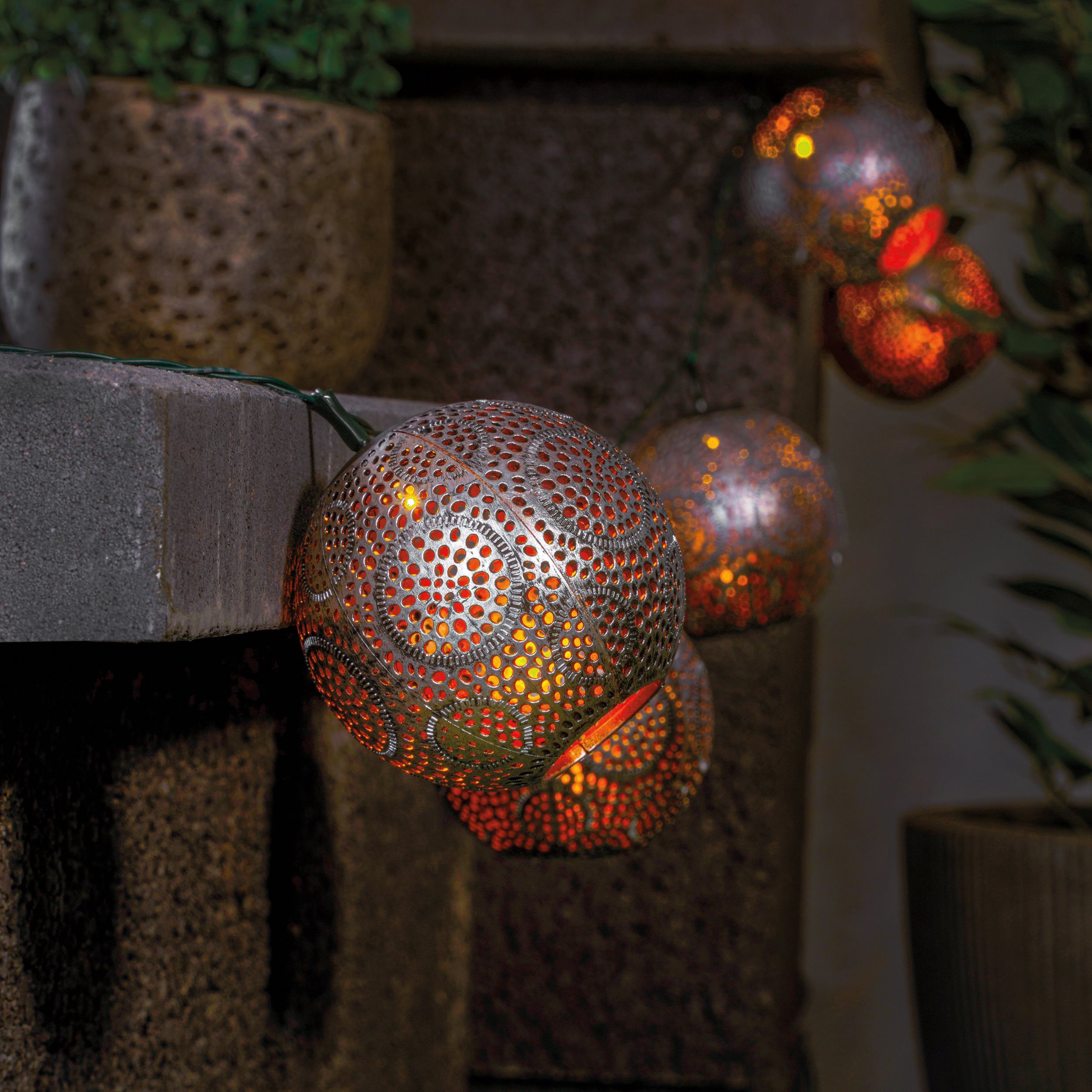 esotec LED Gartenleuchte Solarkette 8 Kugeln ALMA 2m +2m Kabel 2500K silber/kupfer 102806, Dauerlicht ON/OFF, LED fest integriert, 2500K warmweiß, Farbe: silber gebürstet / kupfer, Punkt-Ornament-Verzierung