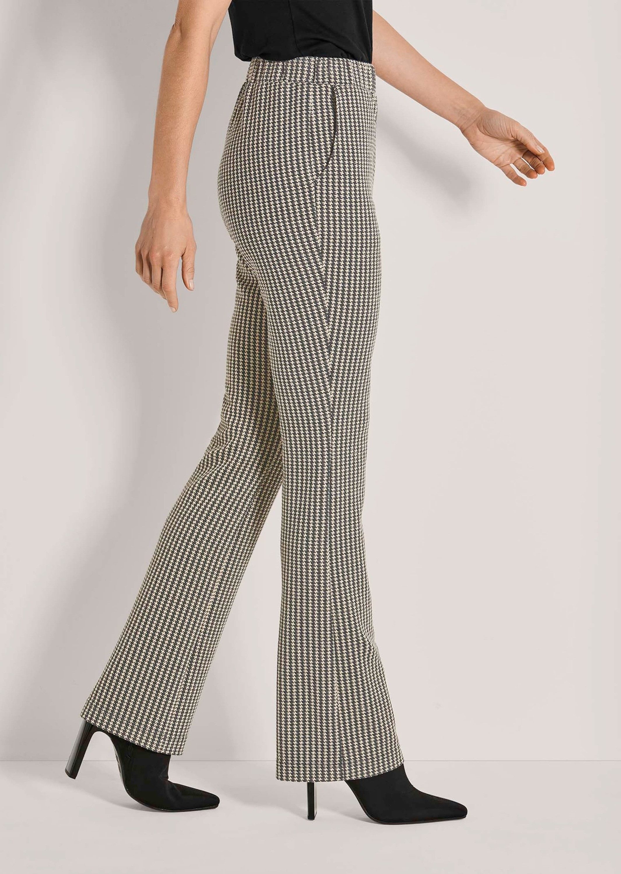 MADELEINE Schlupfhose Kurzgröße: Gerade Jersey-Hose mit Muster Musterhose mit elastischem Bund, grafisches Design, Jersey-Qualität