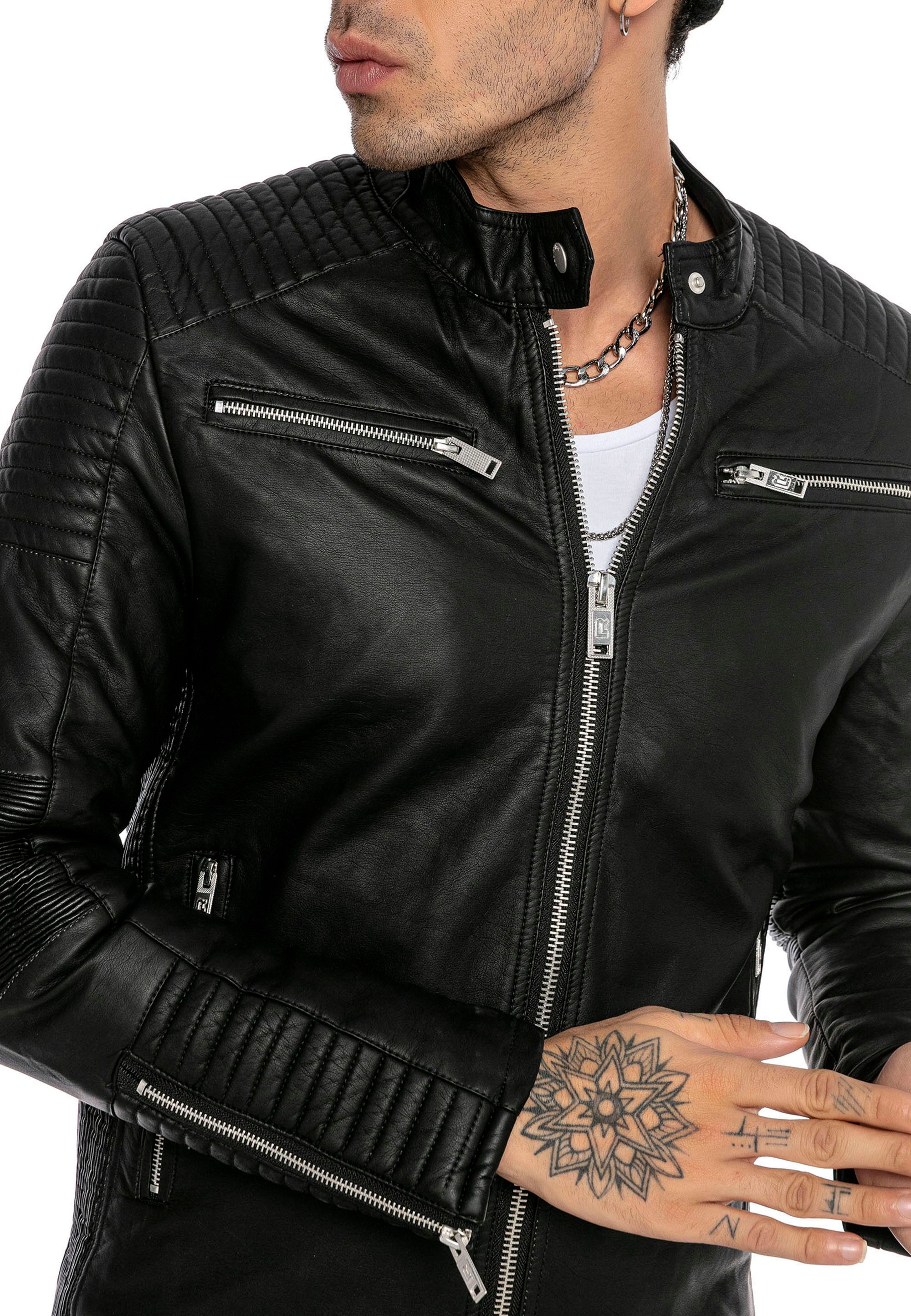 RedBridge Lederimitatjacke stilvoll im Biker-Look mit Reißverschluss und Stehkragen Modische Absteppungen im Schulter- und Armbereich – Bild 3 von 5