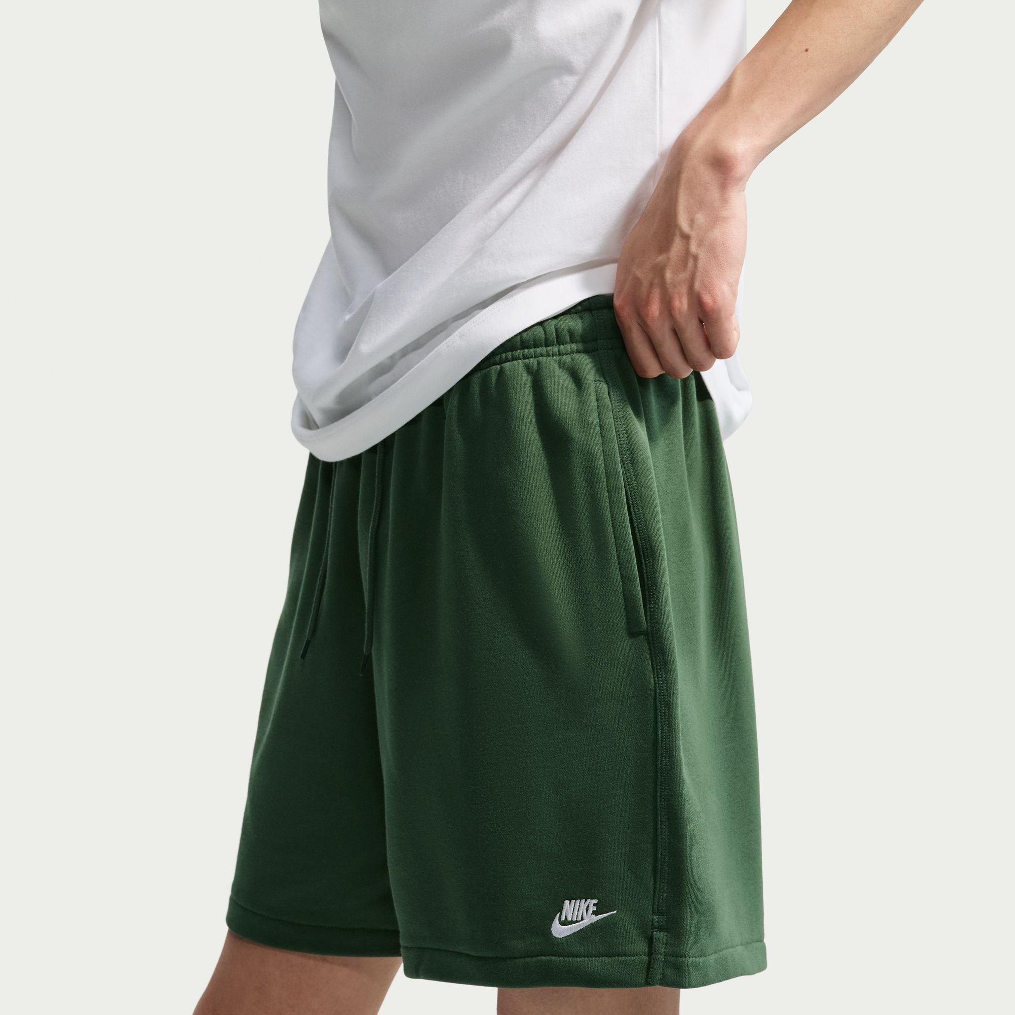 Nike Sportswear Shorts Nike Club Men's French Terry Flow Shorts mit Eingrifftaschen und Gesäßtasche, aus Baumwollmischung