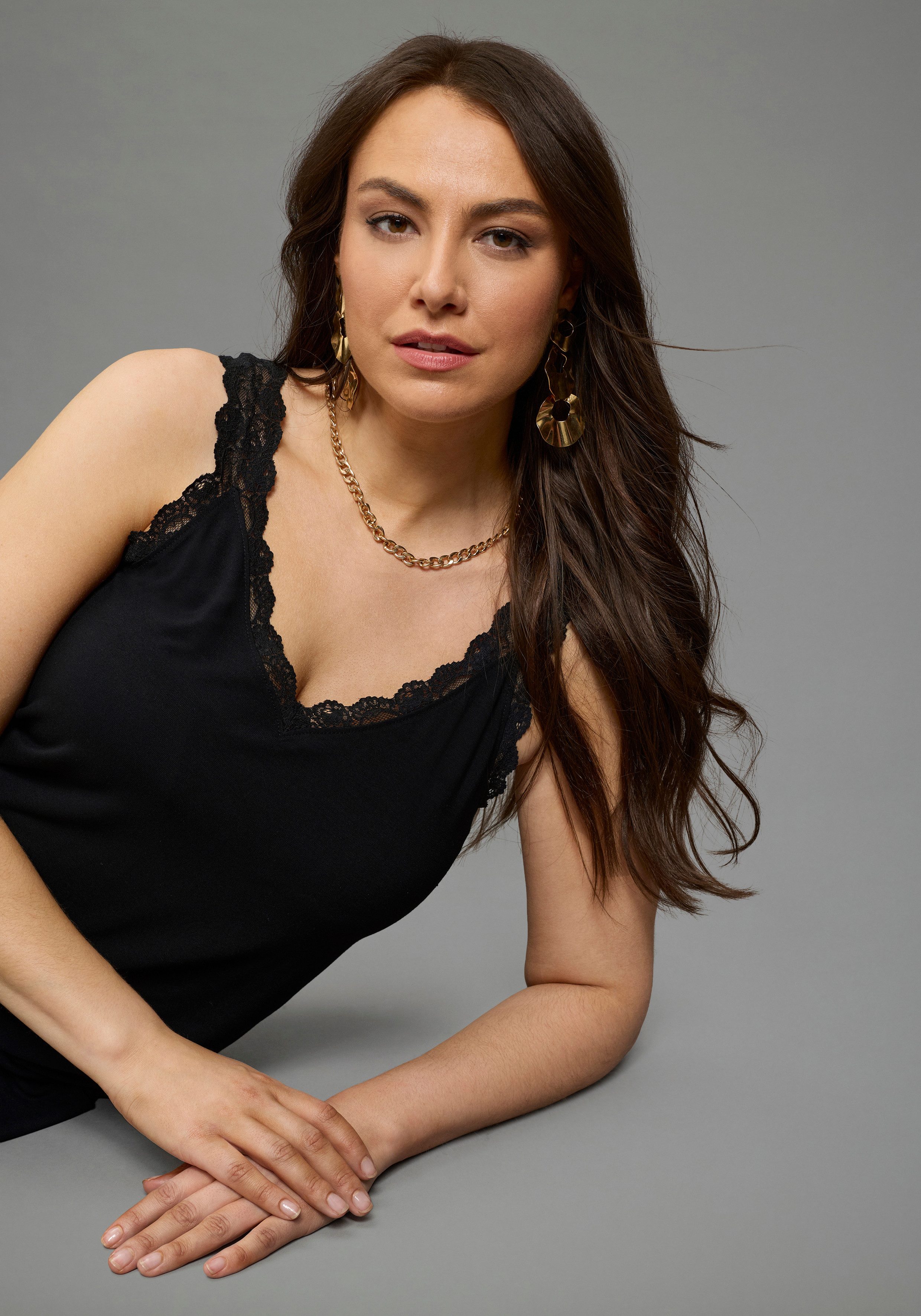 Laura Scott CURVE Tanktop Große Größen figurnahe Schnittform mit V-Ausschnitt und Spitze