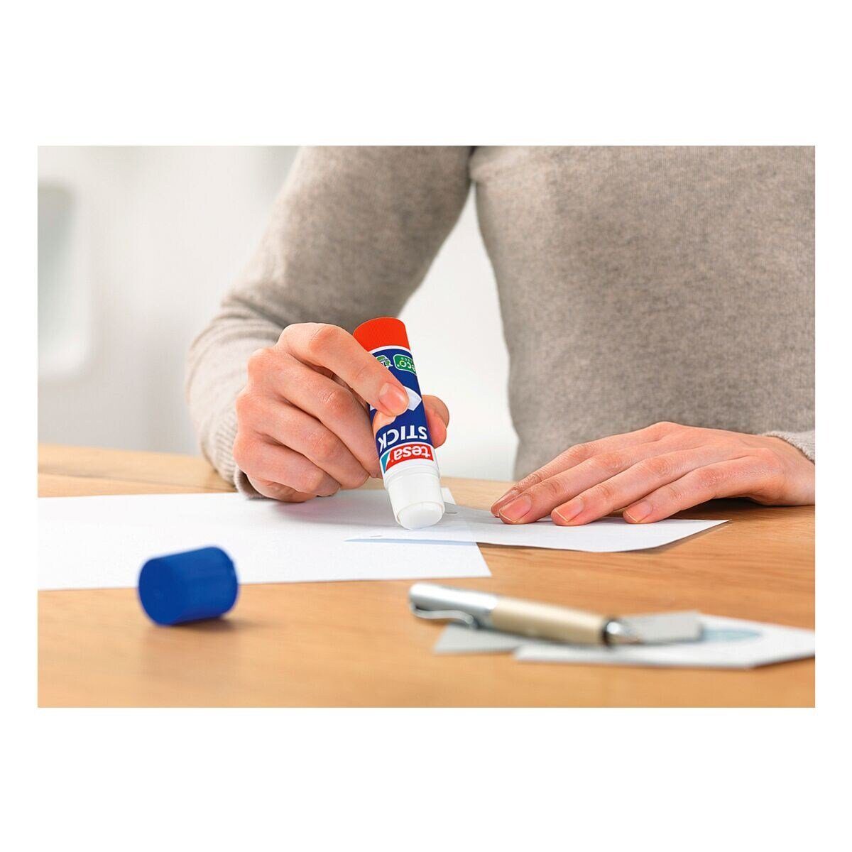 tesa Klebestift Stick ecoLogo®, rund, Steckkappe mit Rollstopp, 10 g