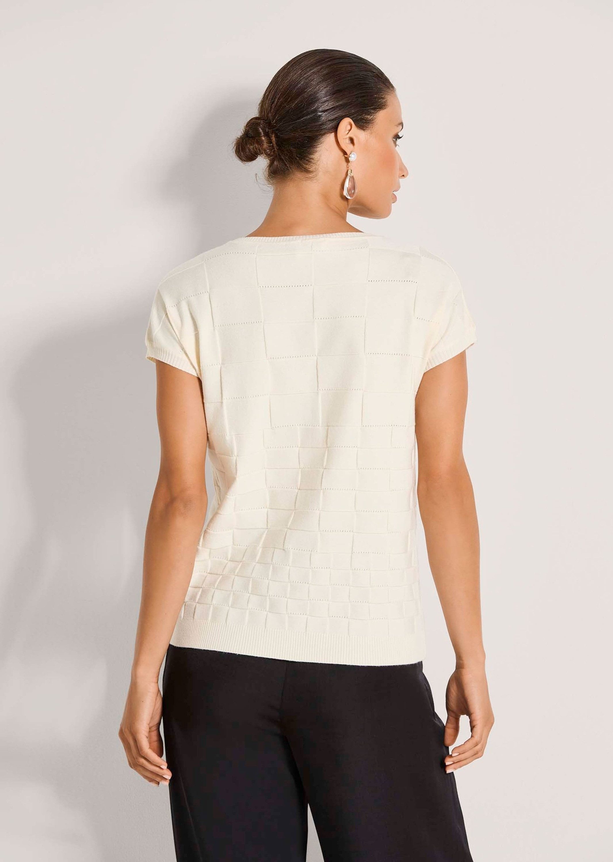 MADELEINE Strickpullover Strukturpullover mit grafischem Muster Viskoseshirt mit Rundhals, gerippten Abschlüssen und ohne Arm