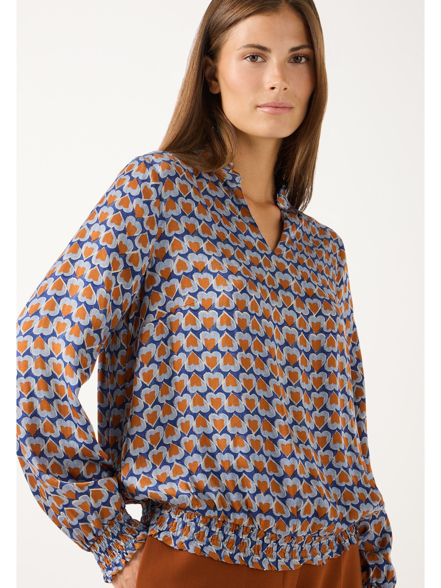 MORE&MORE Langarmbluse verspielte, lockere Herzchenprint-Satinbluse