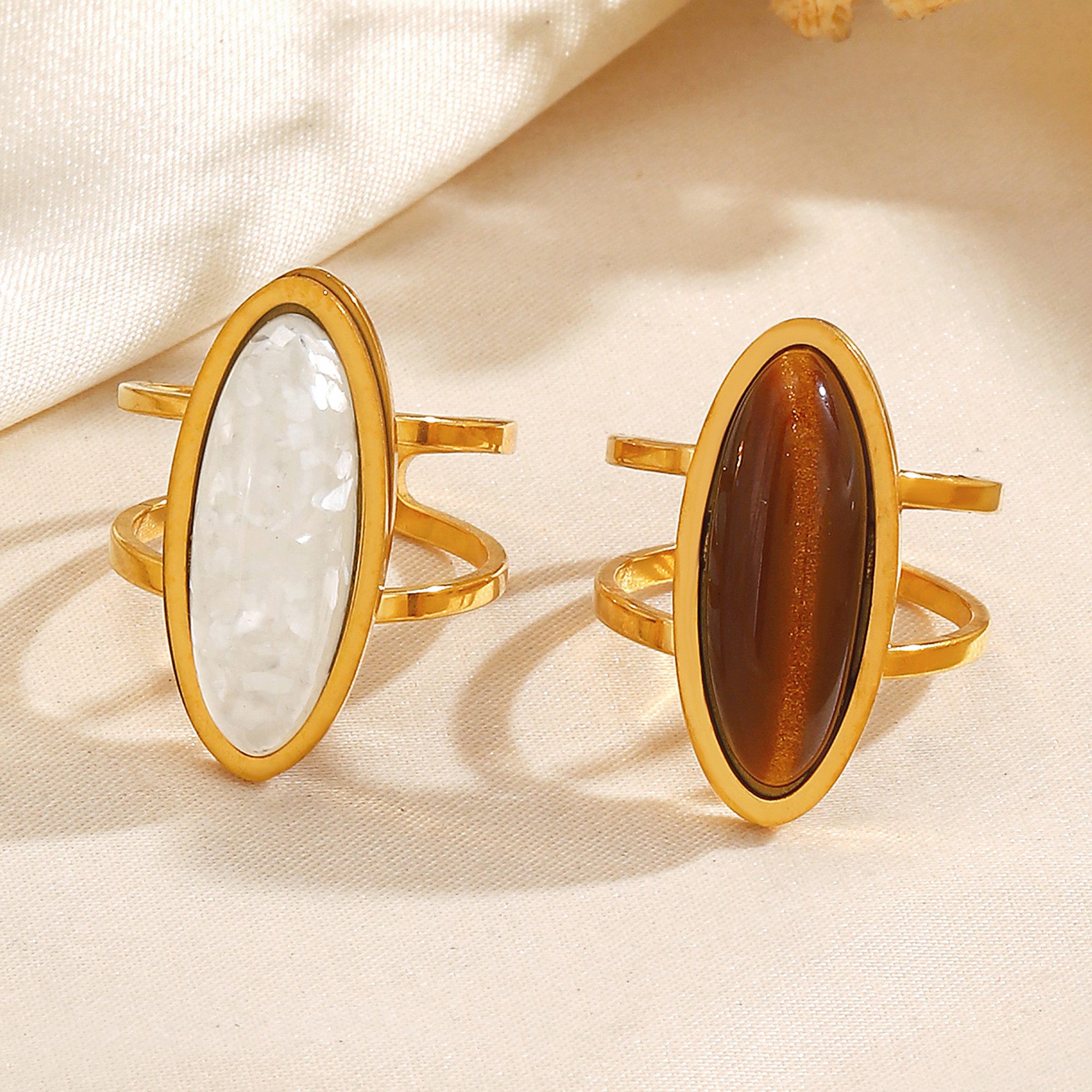 KARMA Fingerring Damenring Gold Stein Braun od. Weiß Ring Edelstahl vergoldet (wasserfest hypoallergen, Damen Geschenk Frauen), verstellbar modern Damenschmuck