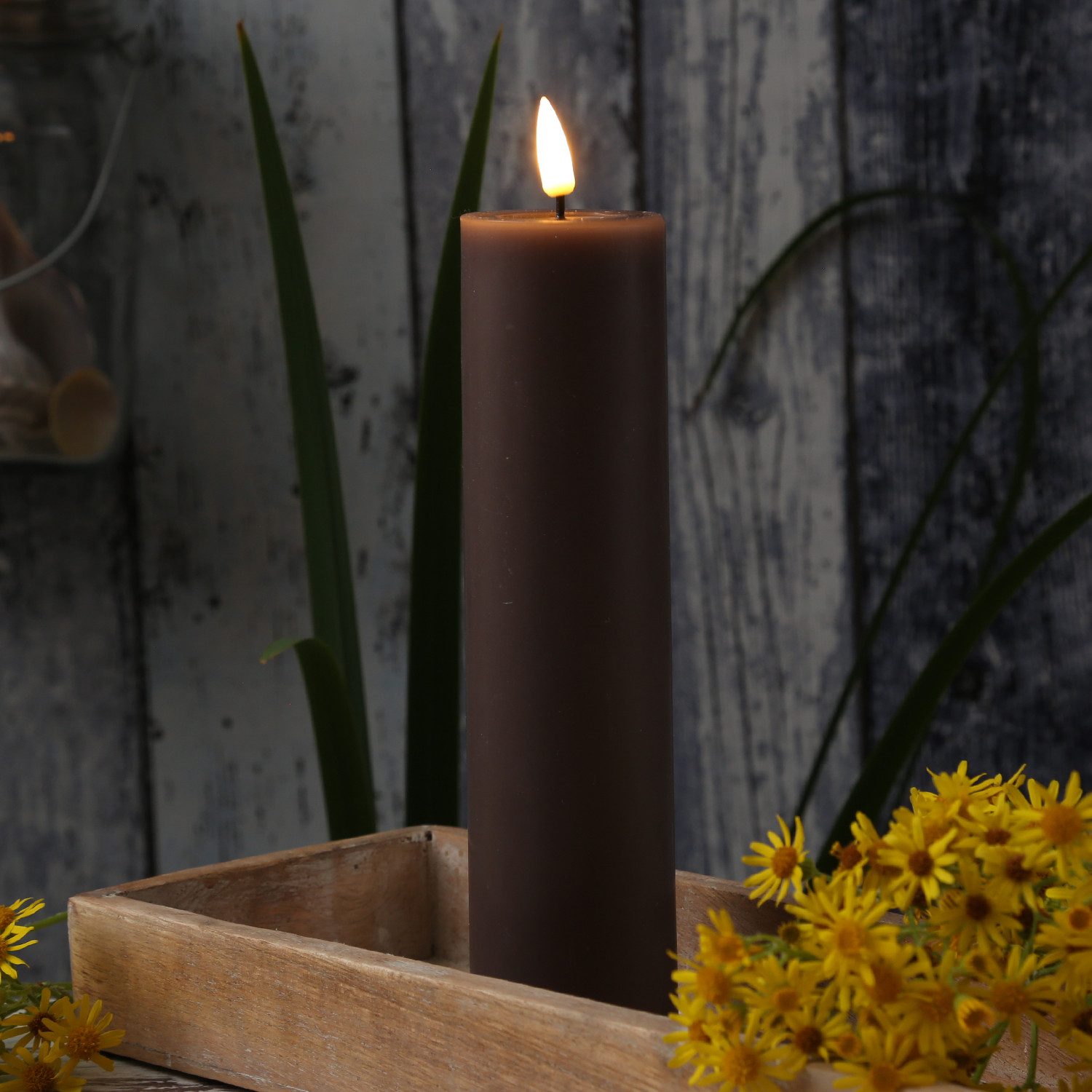 Deluxe Homeart LED-Kerze Mia Deluxe Echtwachs Wachsspiegel flackernd H: 20cm D: 5cm mokka, LED Classic, warmweiß (2100K bis 3000K)