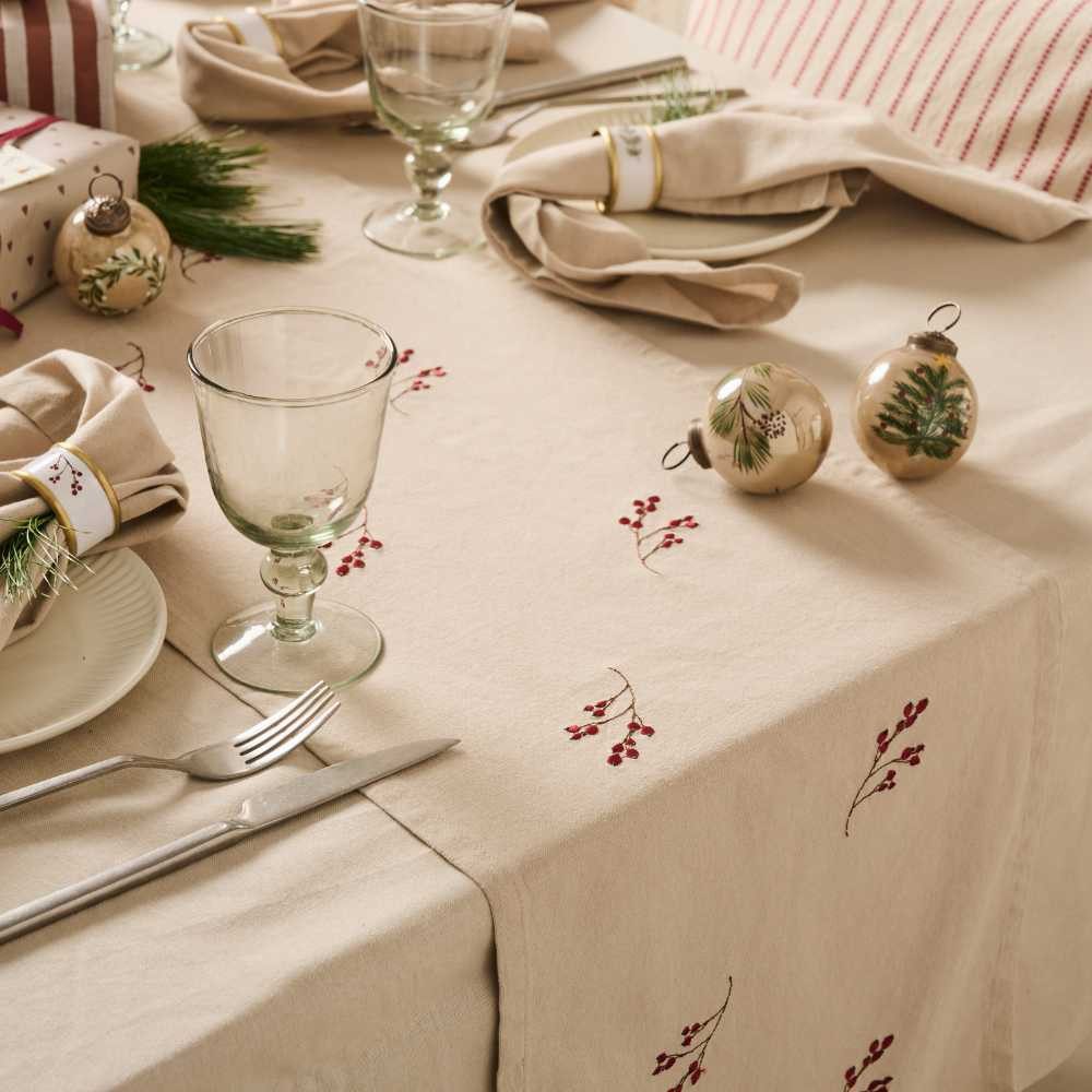 Ib Laursen Tischläufer IB Laursen Tischläufer TRADITION mit WINTERBEEREN ZWEIGEN Bestickt