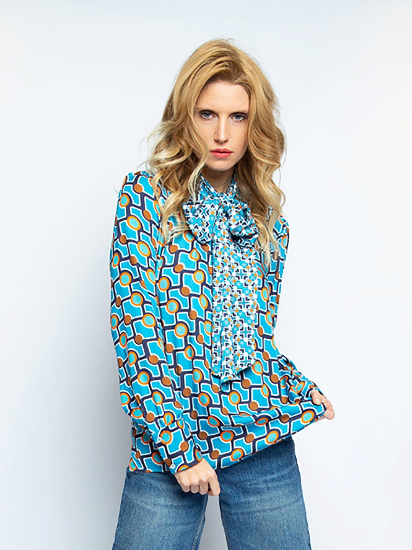 Emily Van Den Bergh Schluppenbluse Shirtbluse Aqua Geometric mit Schluppe