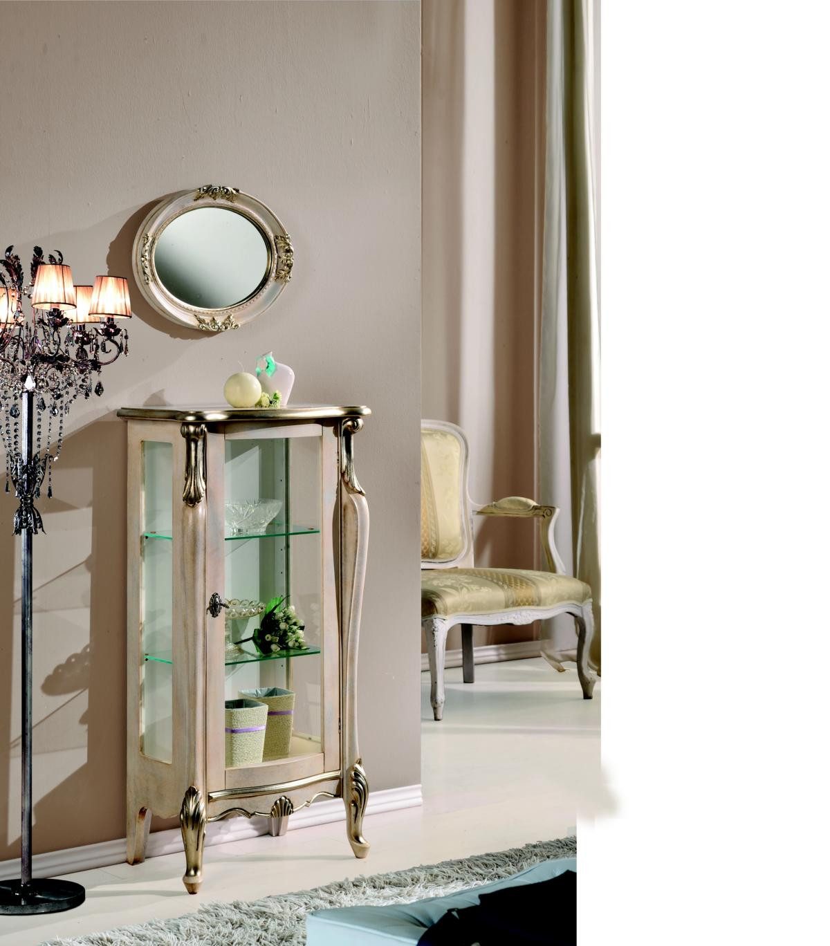 Vitrine Barocke Holzregale mit Glasvitrinen im eleganten Stil