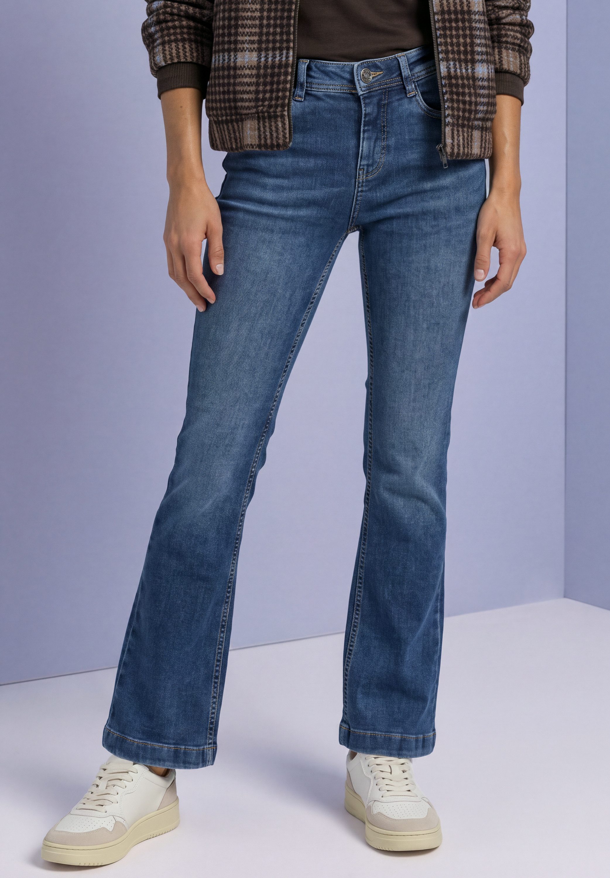 STREET ONE Bootcut-Jeans Style Blaire mit Stretch / Slim Fit