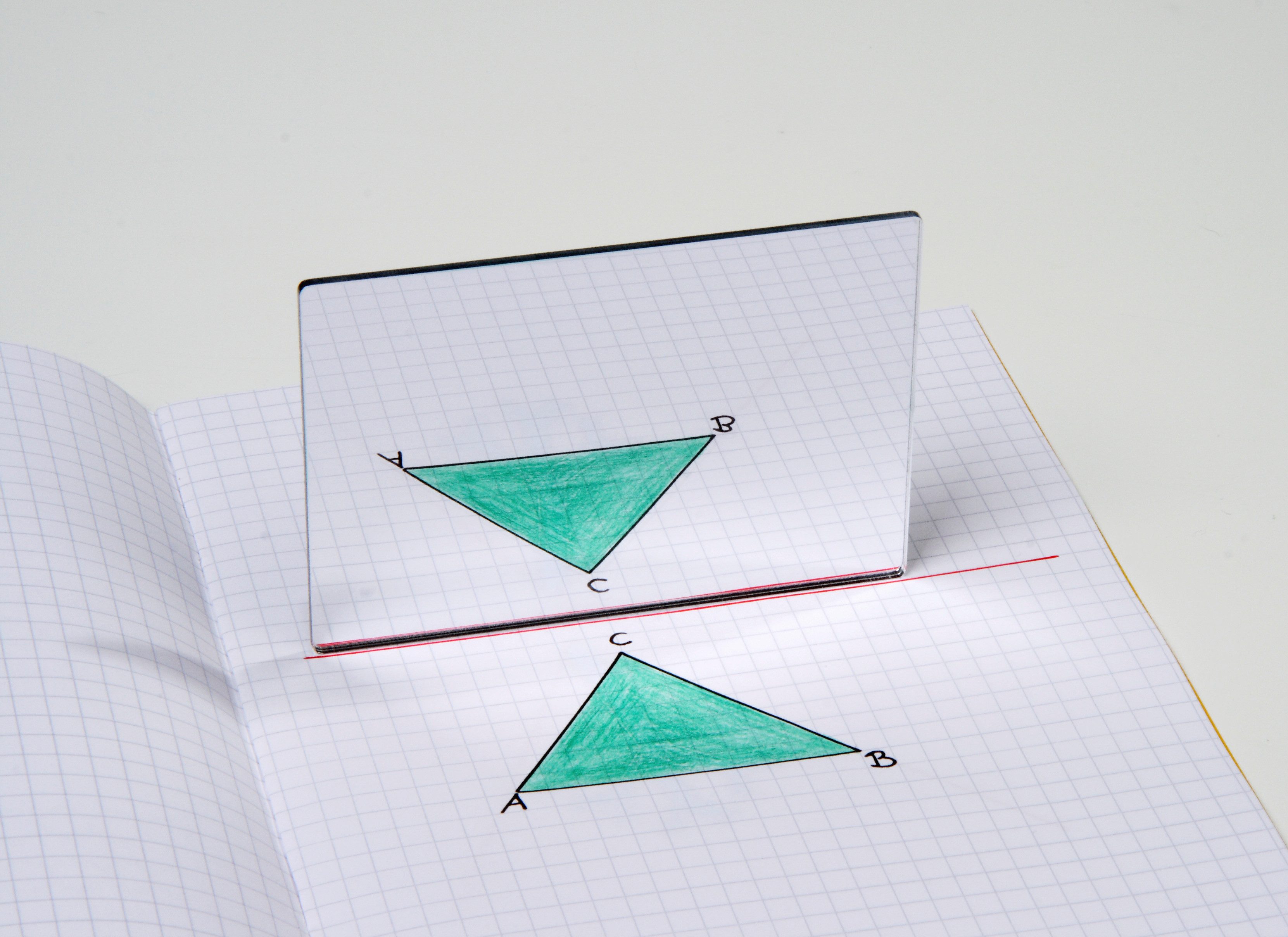 Betzold Lernspielzeug Geometriespiegel – Lernspiel Spiegelbilder Symmetrie