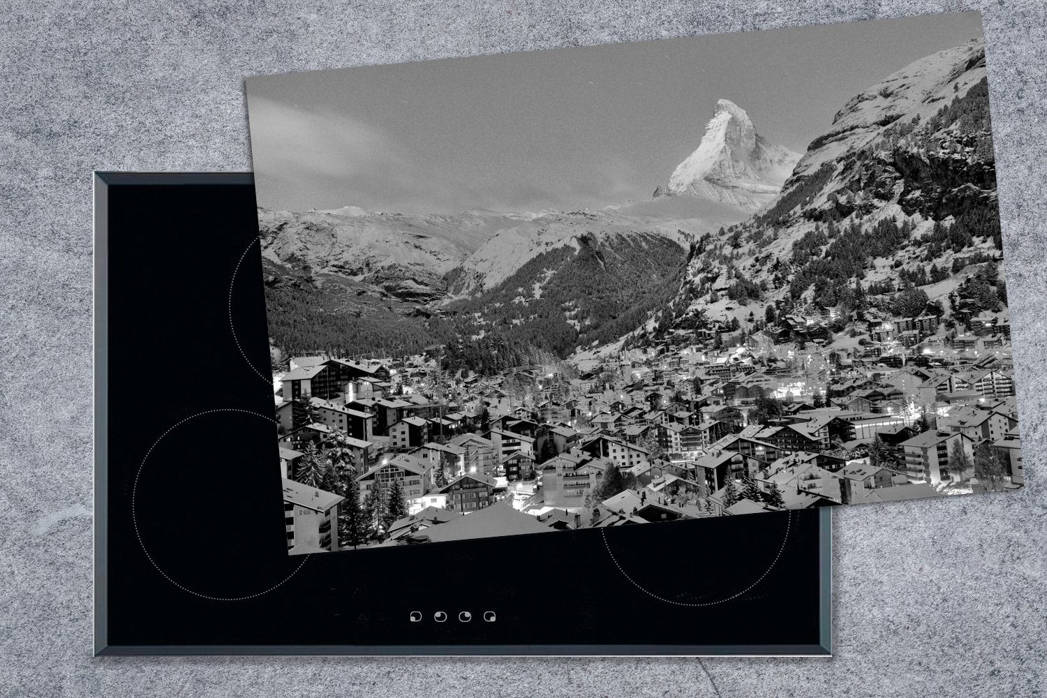 MuchoWow cm, Schutz Matterhorn Schweizer Zermatt dem küche, (1 für - Vinyl, schwarz-weiss, Induktionskochfeld tlg), Herdblende-/Abdeckplatte Ceranfeldabdeckung Sonnenaufgang 81x52 über die in