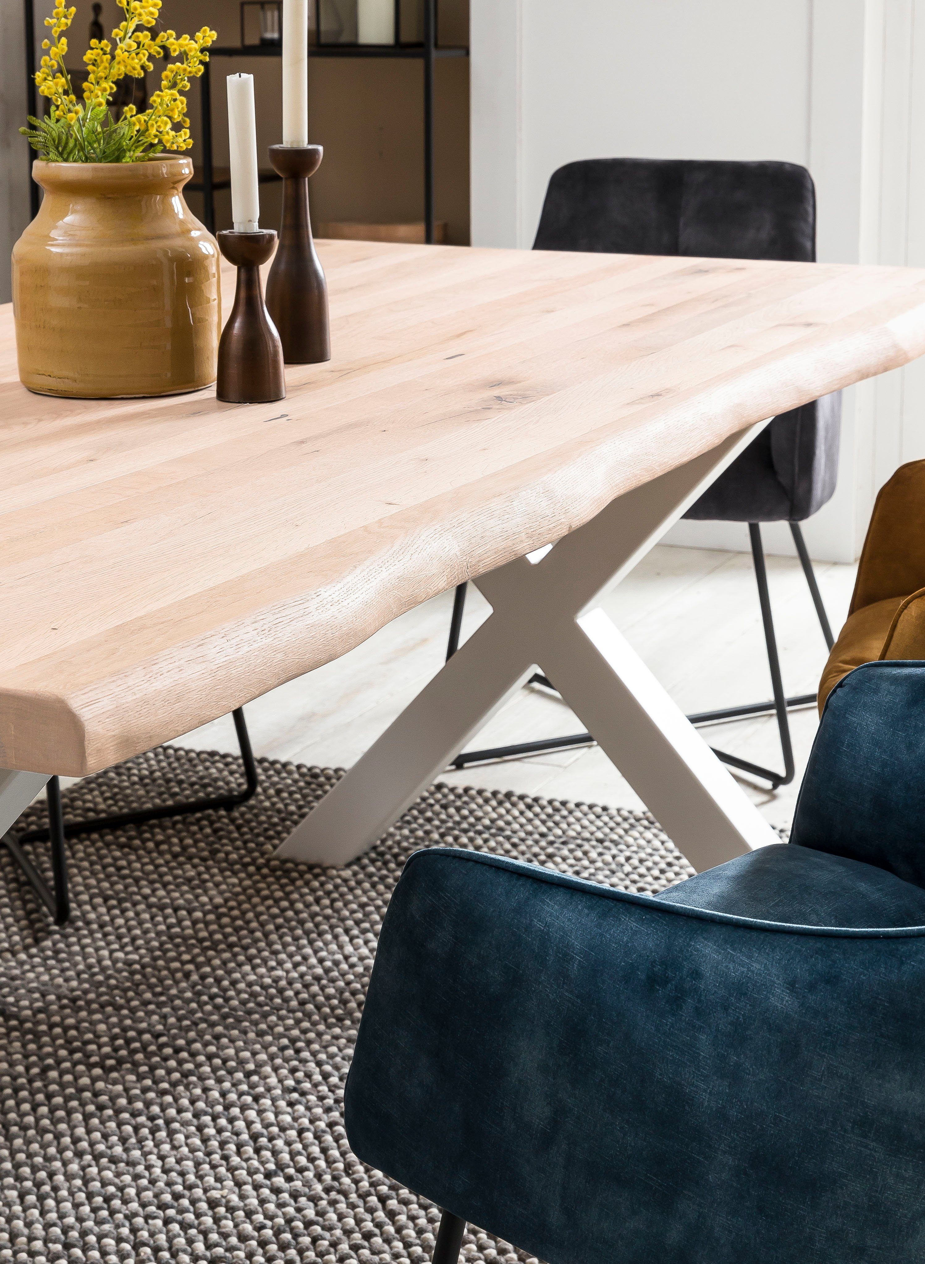 Home affaire Esstisch Tristan, massive Balkeneiche geölt mit Baumkante günstig online kaufen