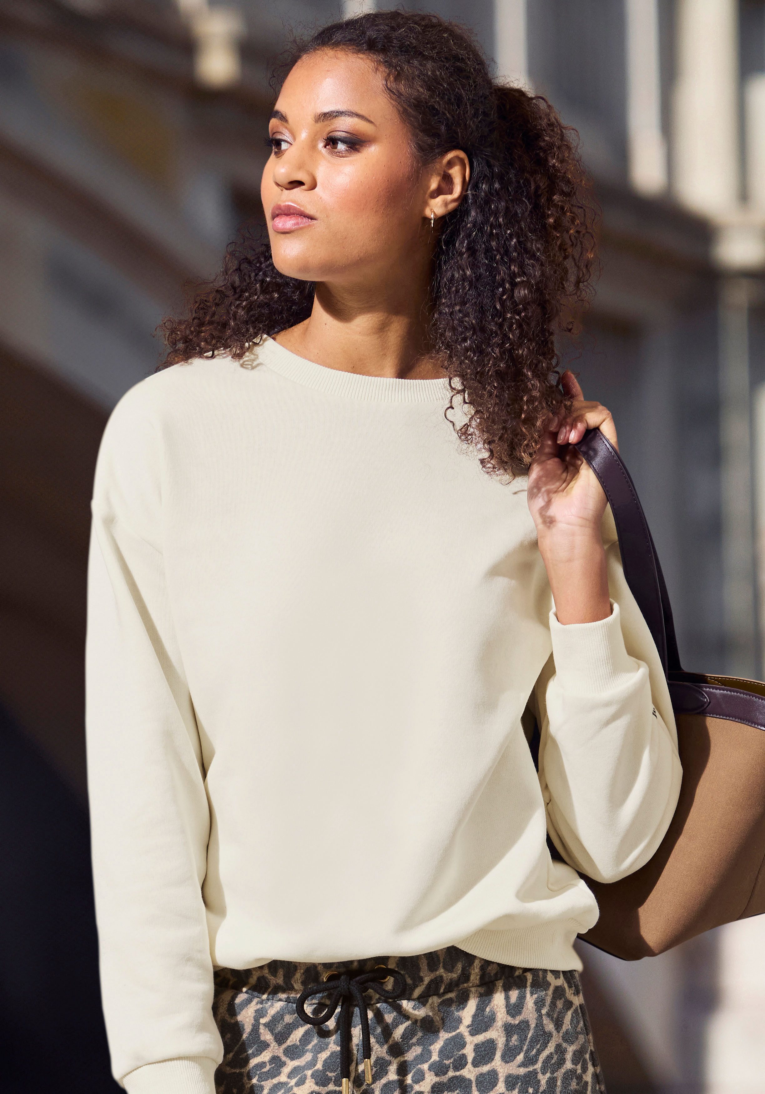 Buffalo Sweatshirt Loungesweater mit tollen Druck auf dem Rücken, Home- und Loungewear