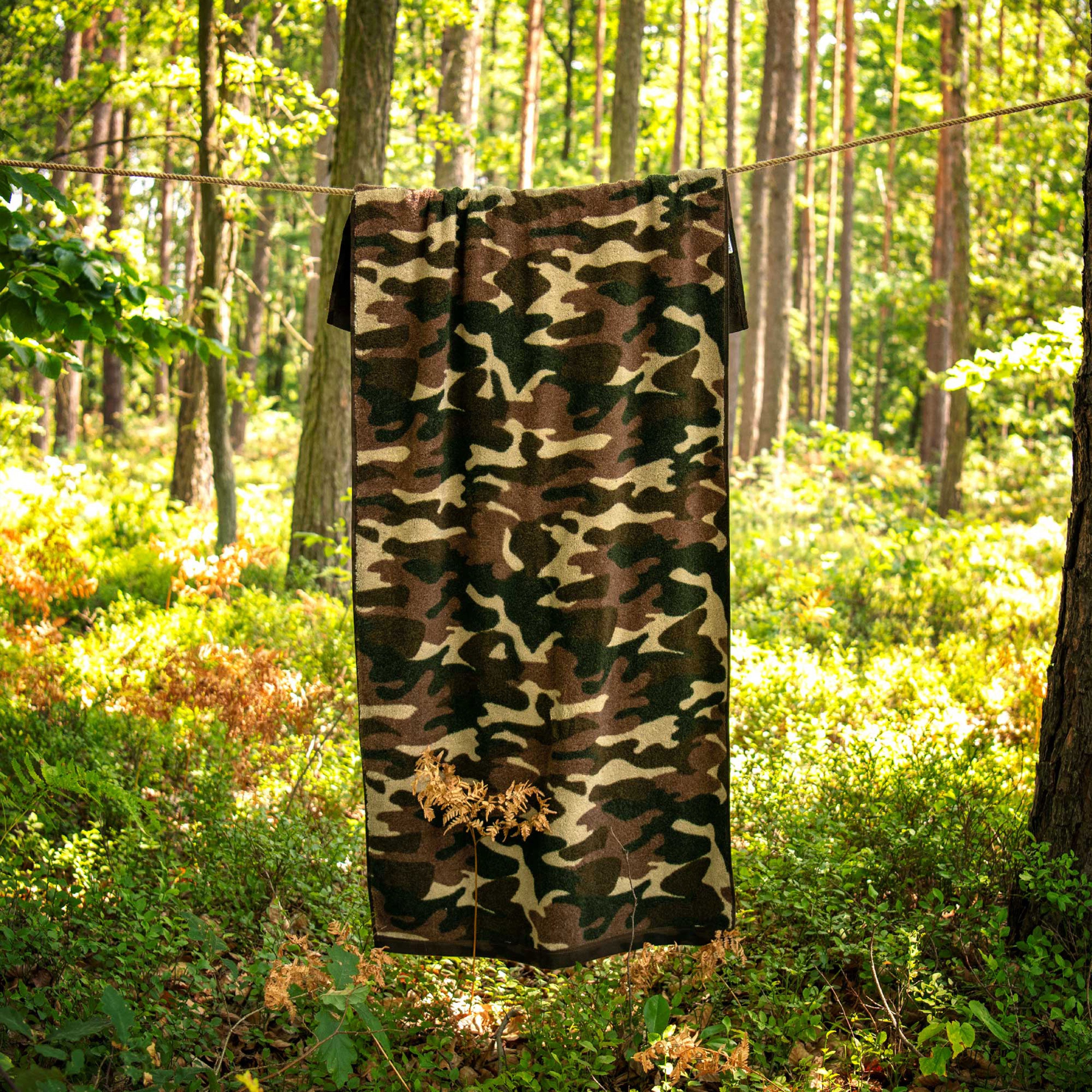 Zwoltex Handtücher Militär Design Badetuch 600 g/m² Baumwollfrottee, (70x140 cm 60° waschbar OEKO-TEX 100% GOTS Baumwolle), Detailreiche Tierillustration auf Handtuchstoff