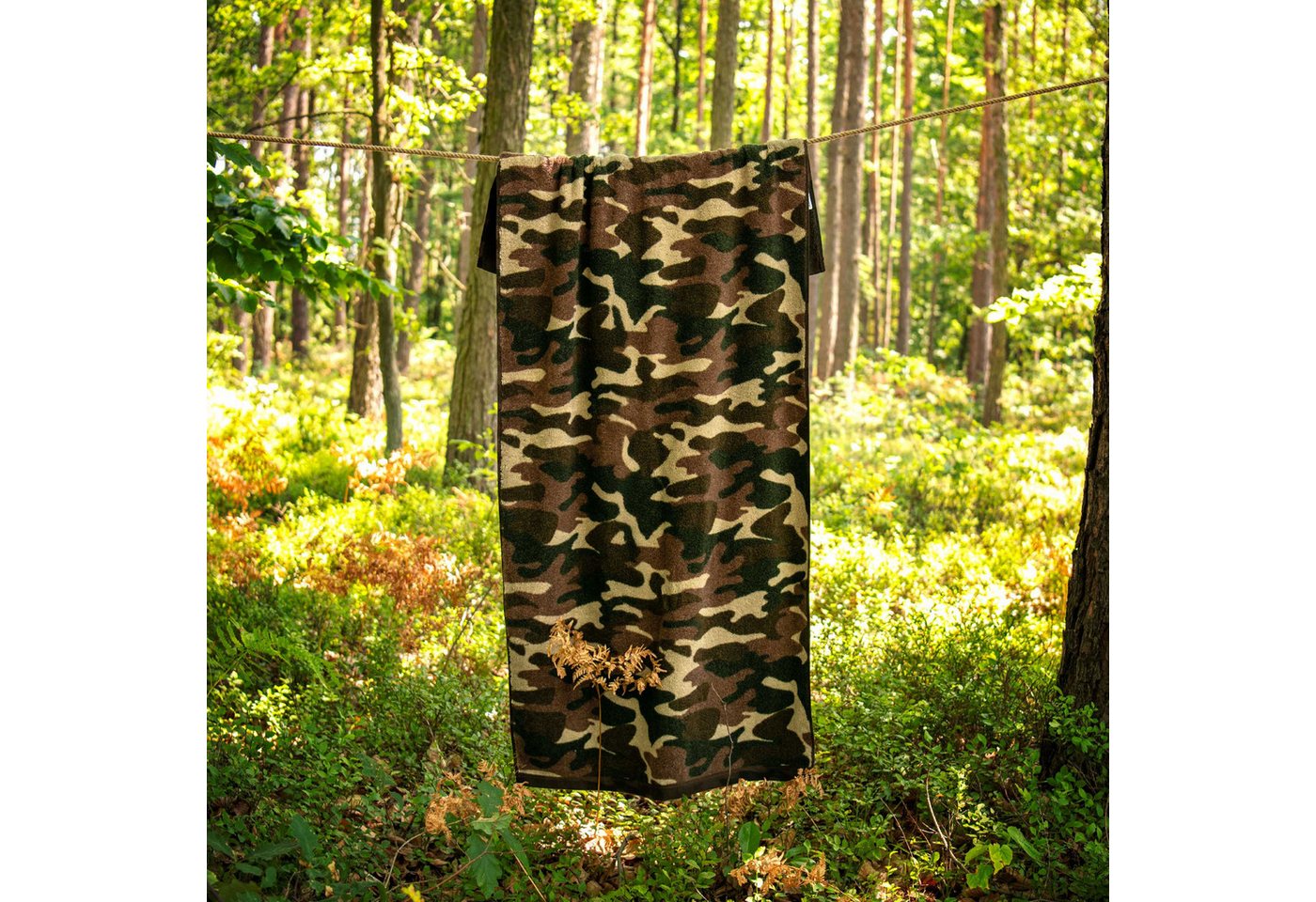 Zwoltex Handtücher Militär Design Badetuch 600 g/m² Baumwollfrottee, (70x140 cm 60° waschbar OEKO-TEX 100% GOTS Baumwolle), Detailreiche Tierillustration auf Handtuchstoff