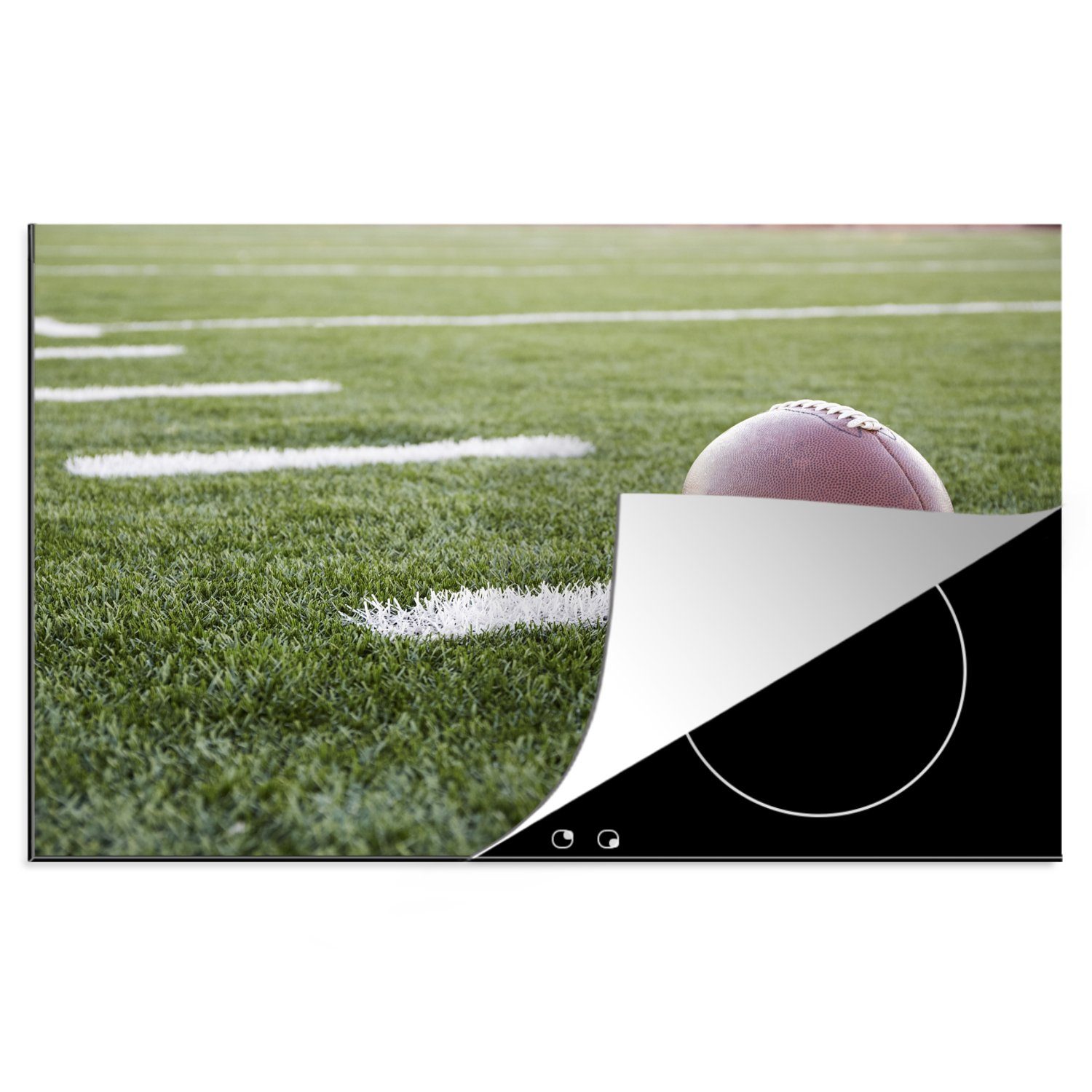 MuchoWow Herdblende-/Abdeckplatte Nahaufnahme eines American Football auf einem schönen Feld, Vinyl, (1 tlg), 81x52 cm, Induktionskochfeld Schutz für die küche, Ceranfeldabdeckung