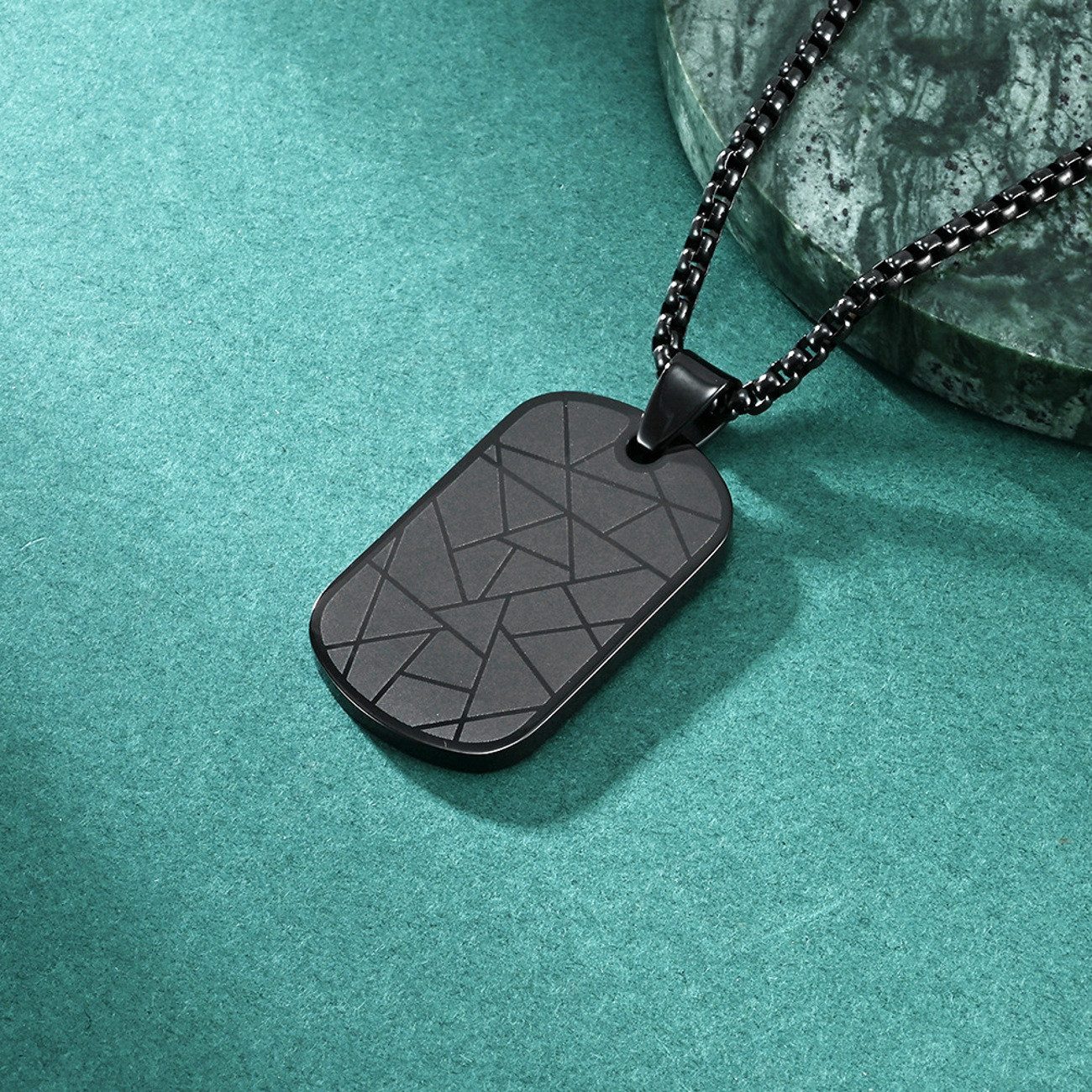 KARMA Kette mit Anhänger Herren Dog Tag Edelstahl Schwarz 60 cm Herrenkette (Geschenk für Ihn, 1-tlg., Herrenhalskette Hundemarke modern), Herrenschmuck Edelstahlkette