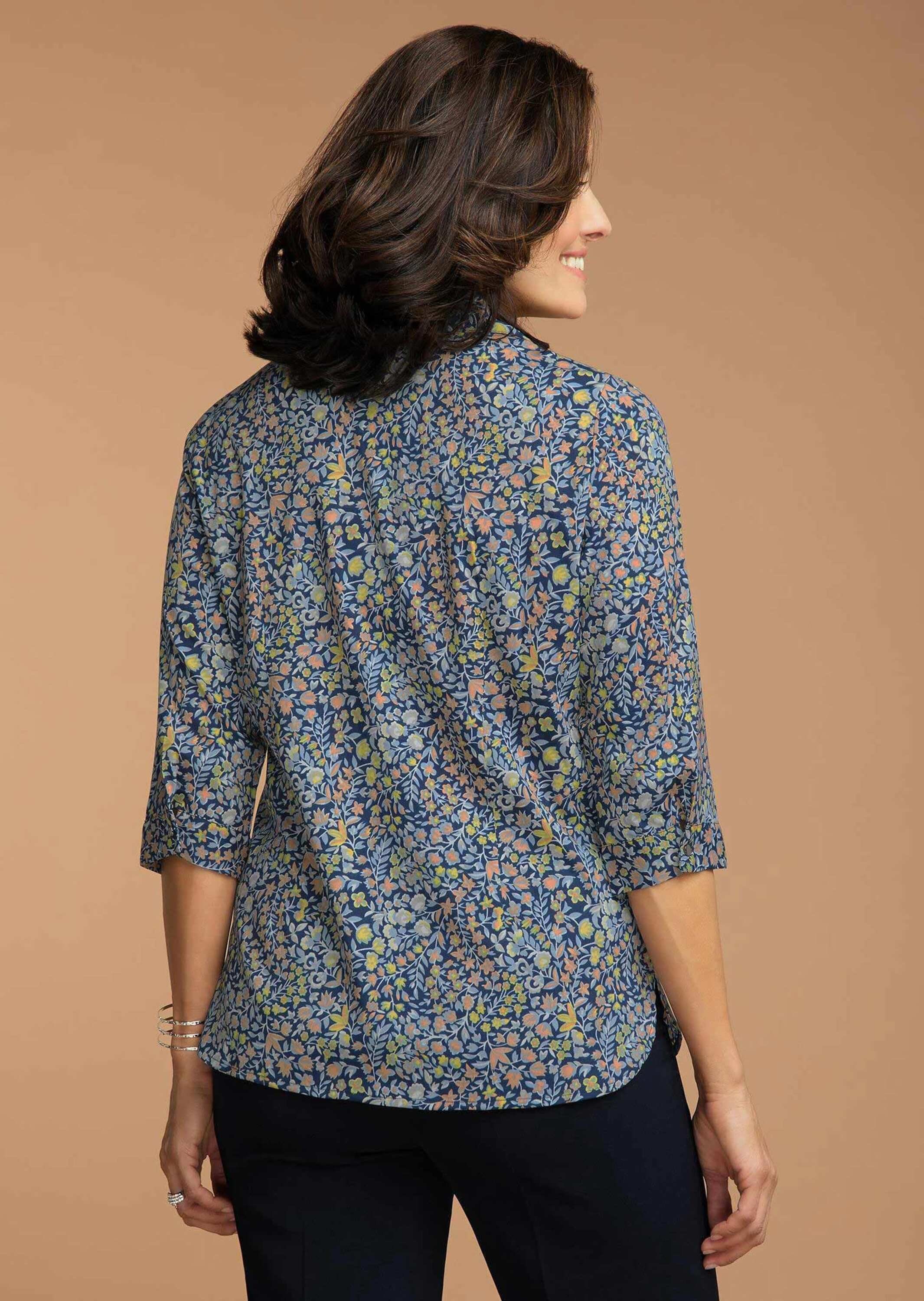 GOLDNER Hemdbluse Kurzgröße: Hemdbluse mit floralem Muster Blusenshirt mit V-Ausschnitt, Knopfleiste und 3/4-Arm