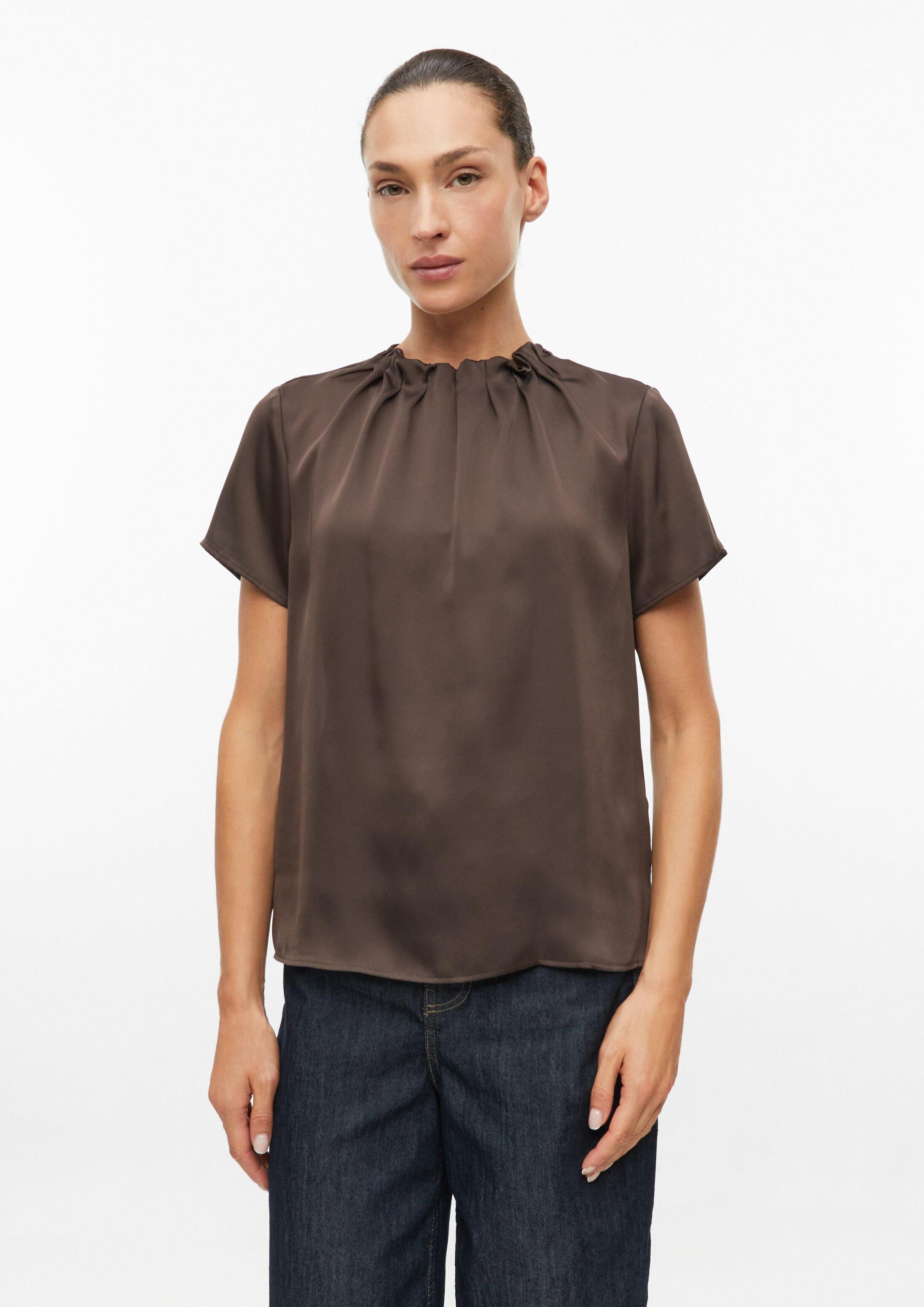 s.Oliver Kurzarmbluse Bluse Satinierte Bluse mit Falten-Detail und Knopfverschluss