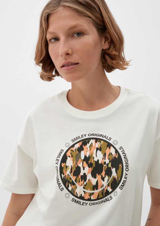 s.Oliver Kurzarmshirt T-Shirt mit Smiley®-Print, hat eine Rippblende am  Ausschnitt, hat einen Rundhalsausschnitt