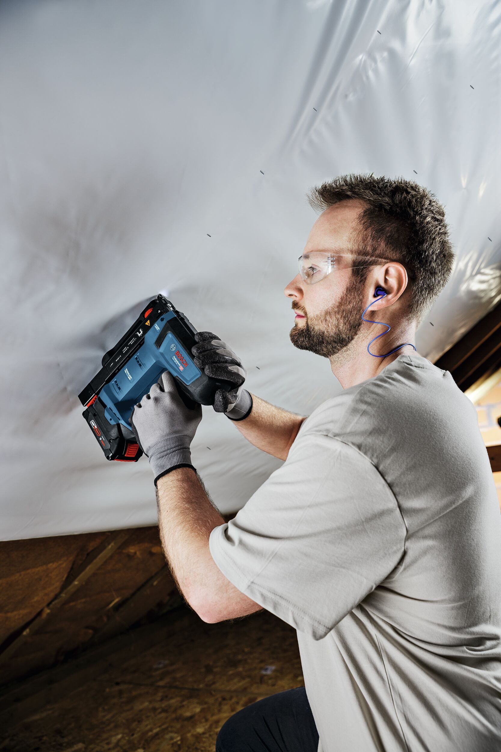 BOSCH Akku-Stauchkopfnagler GTH 18V-14, 18 in V, Holzklammerer Heavy Duty Ohne Akku - im Karton