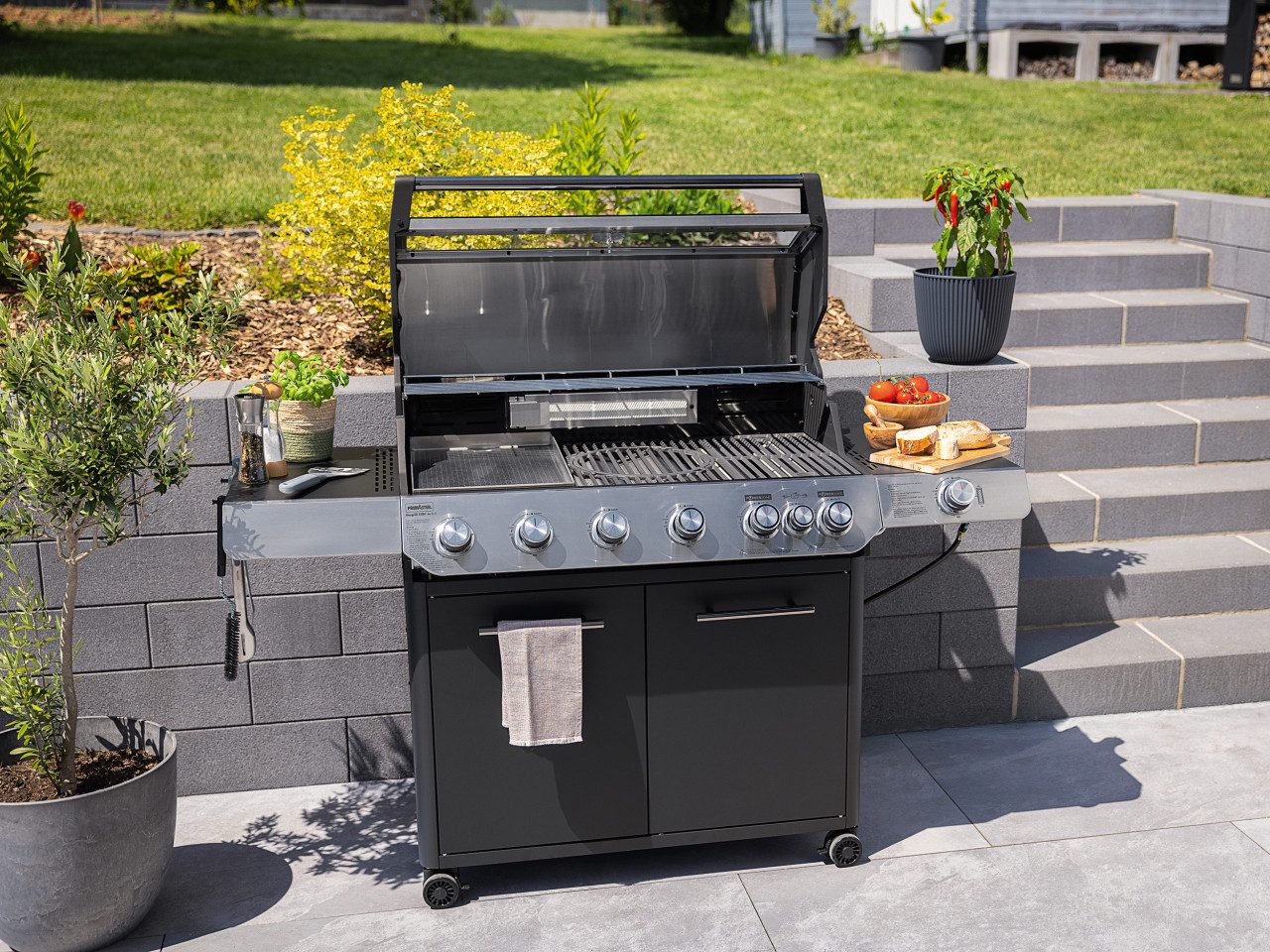 Primaster Gasgrill Primaster Gasgrill Cody Powerzone &, Deckelthermometer Heckbrenner mit Rollen Seitenbrenner