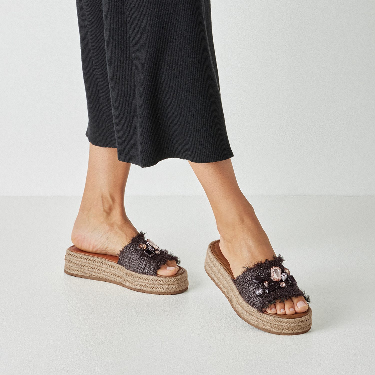 Tamaris Pantolette Plateau, Schlüpfschuh, Sommerschuh mit funkelnden Schmucksteine