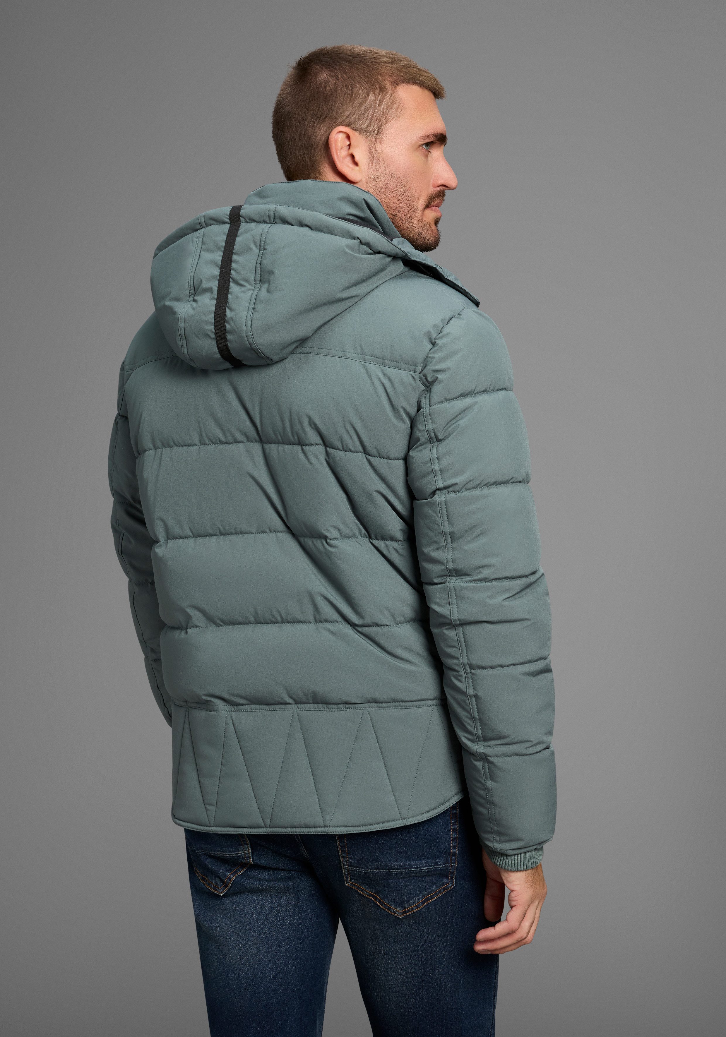 Bruno Banani Steppjacke Winterjacke mit Fellimitat und abnehmbarer Kapuze. Reduzierter Preis € 85,99. Unverbindliche Preisempfehlung € 106,99, (€ 85,99 pro 1 Stk)