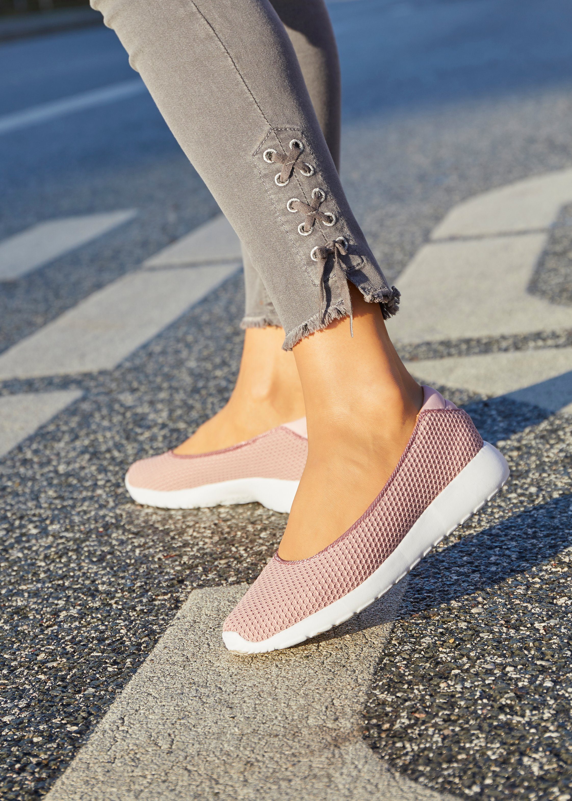 LASCANA Freizeitschuh, Slipper, Halbschuh, Slip-On-Sneaker, Ballerina zum Reinschlüpfen, leichte Mesh-Optik VEGAN