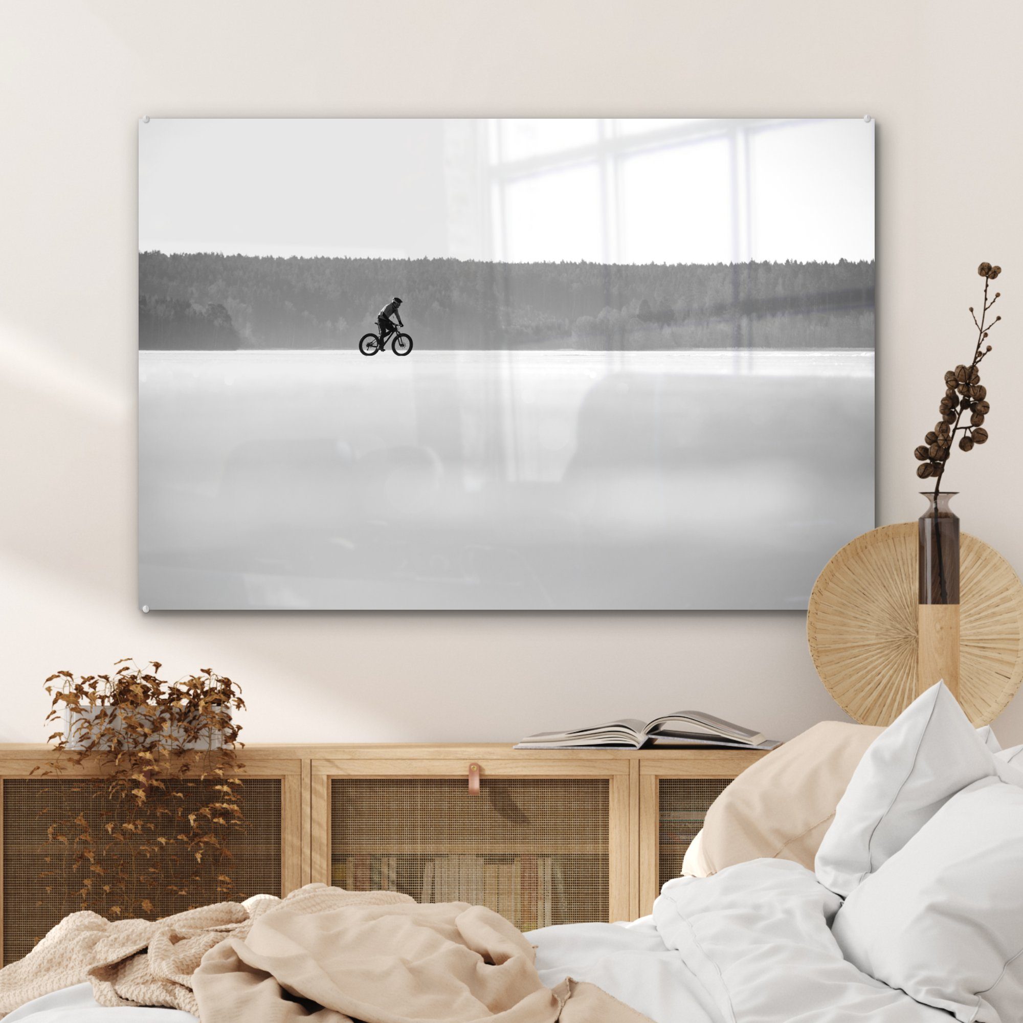 MuchoWow schwedische - & Mit Schlafzimmer Wohnzimmer weiß, St), schwarz Acrylglasbild Natur Acrylglasbilder die Fahrrad dem durch (1 und