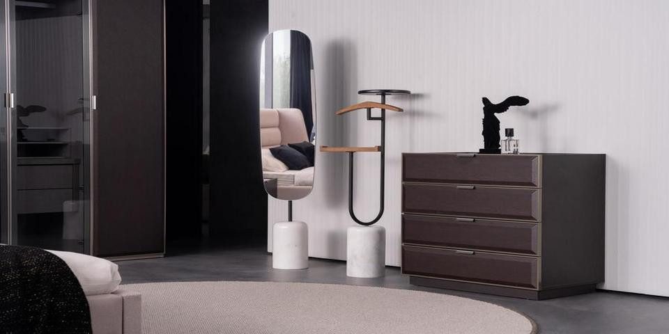 JVmoebel Standspiegel Eleganter Standspiegel mit integriertem Kleiderbügel in Holzoptik (2-St), Made in Europa