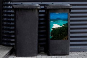MuchoWow Wandsticker Die weißen Strände und grünen Wälder der Whitsunday Islands (1 St), Mülleimer-aufkleber, Mülltonne, Sticker, Container, Abfalbehälter