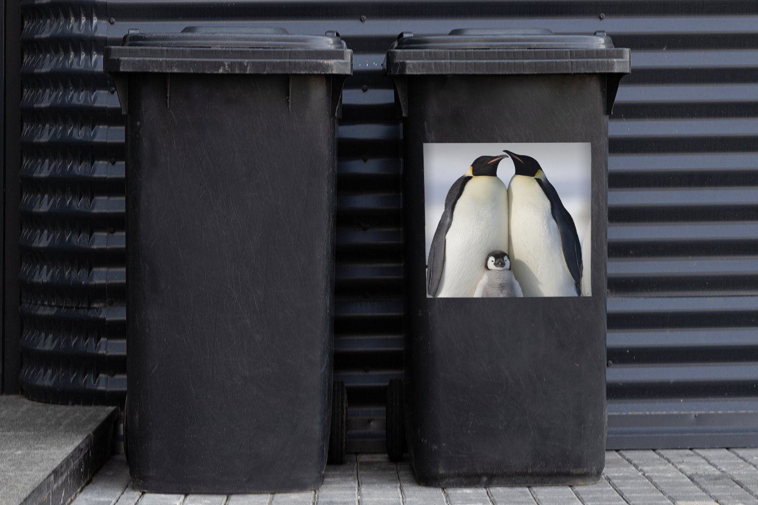 (1 Mülleimer-aufkleber, Sticker, - Abfalbehälter - Wandsticker Pinguin Familie MuchoWow Container, St), Schnee Mülltonne,