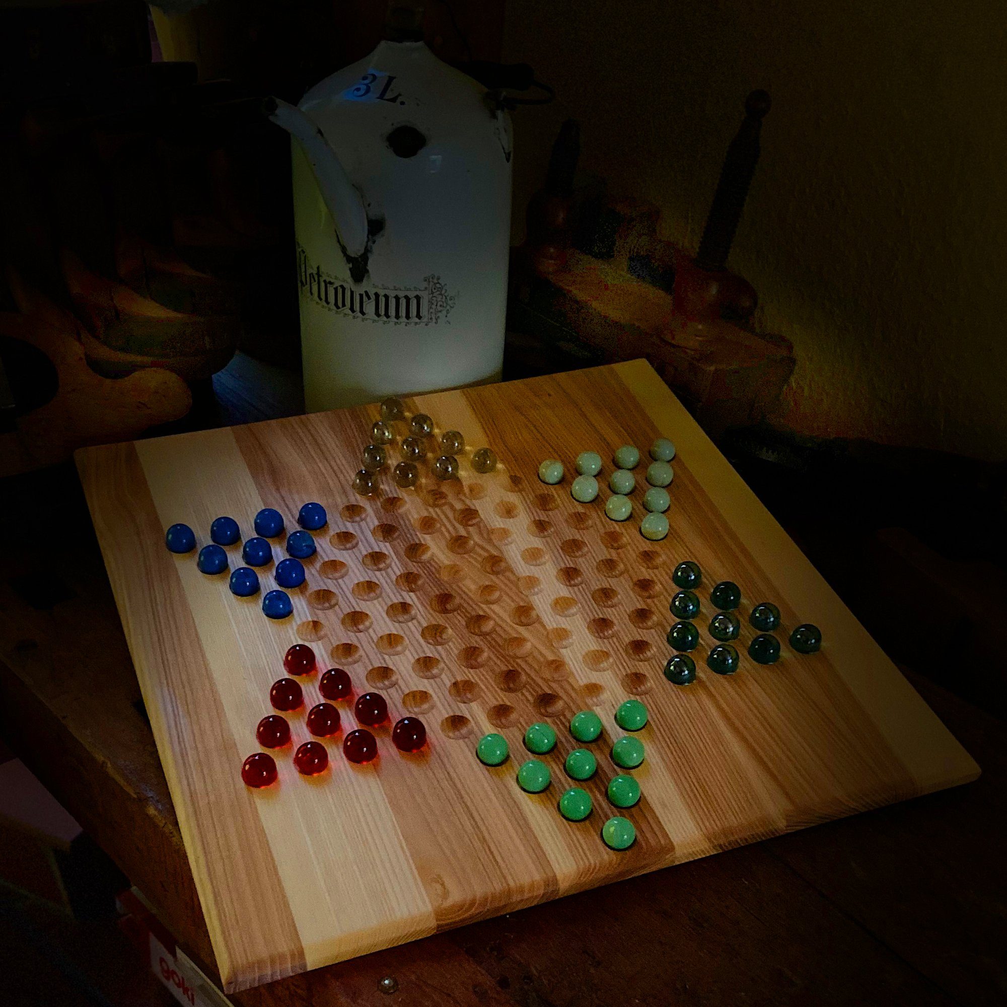 Madera Spielzeuge Spielesammlung Halma xxl Eschenholz 2-3, famlilienspiel, zeitloser Klassiker für strategischen Spielspaß