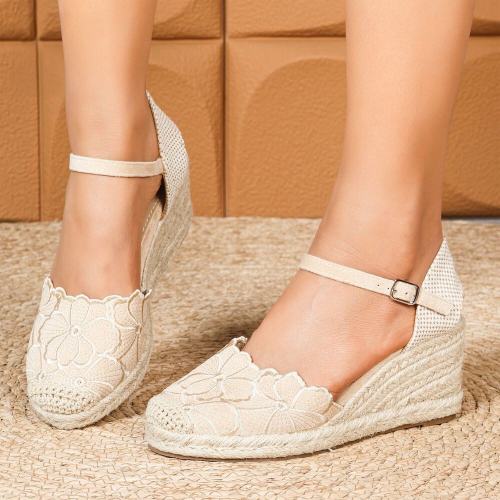 Ital-Design Beige Wedges mit Blumenstickerei – Sommerliche Eleganz Schnürpumps (89372903) Keilabsatz/Wedge Pumps in Beige
