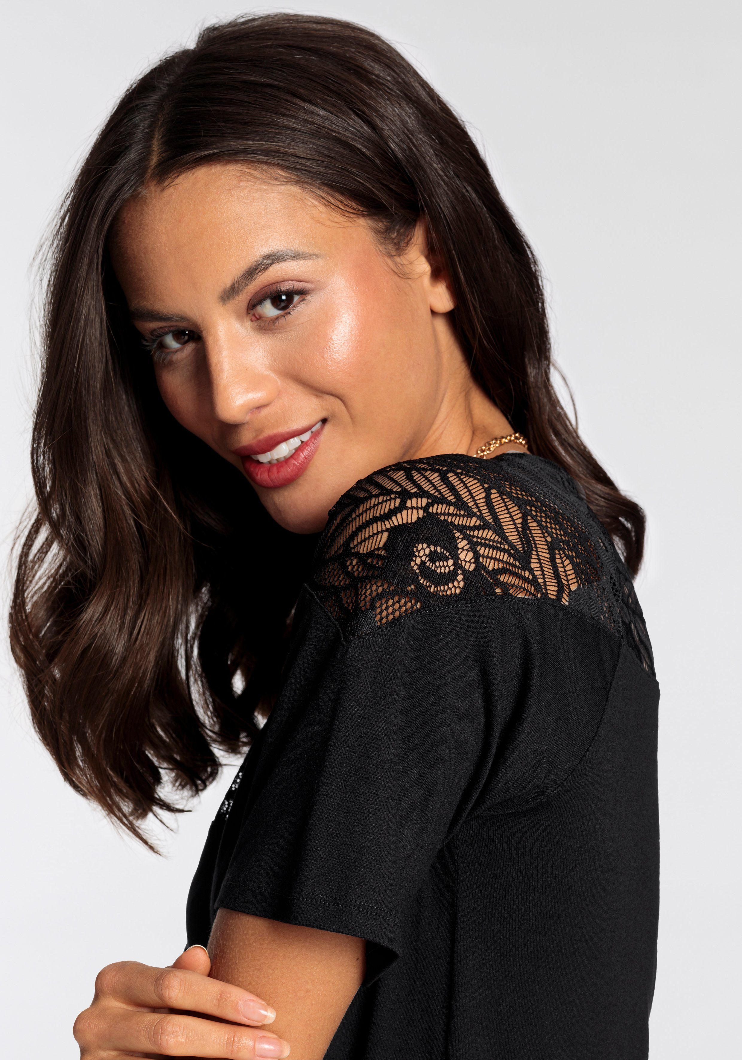 Laura Scott Wickelshirt halbarm, figurumspielende Passform, aus Single Jersey und Spitze