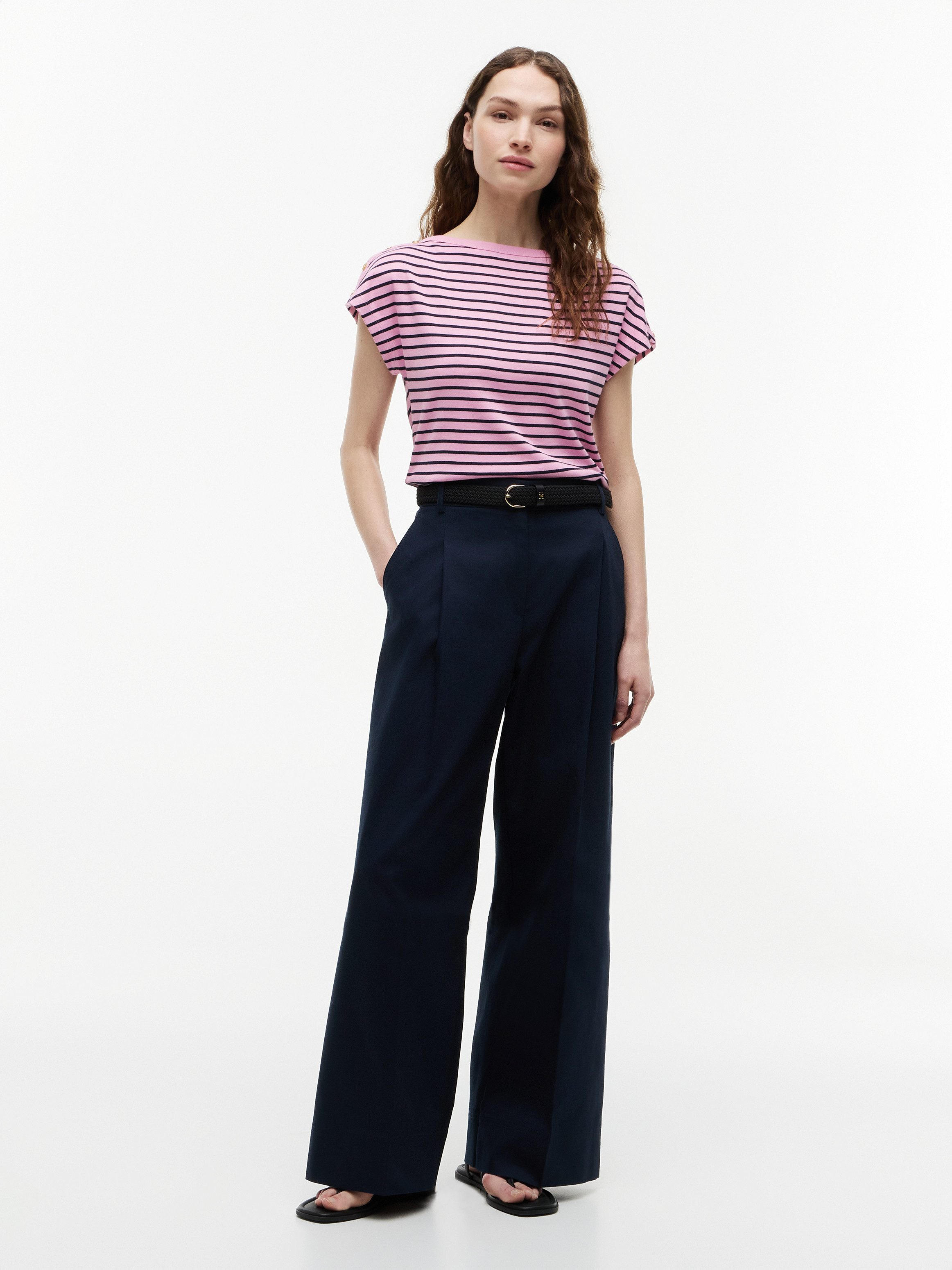 Tommy Hilfiger Kurzarmshirt GOLD BTN CAP-SLV BOAT-NK TEE Baumwolle, mit goldfarbenen Knöpfen – Bild 4 von 5