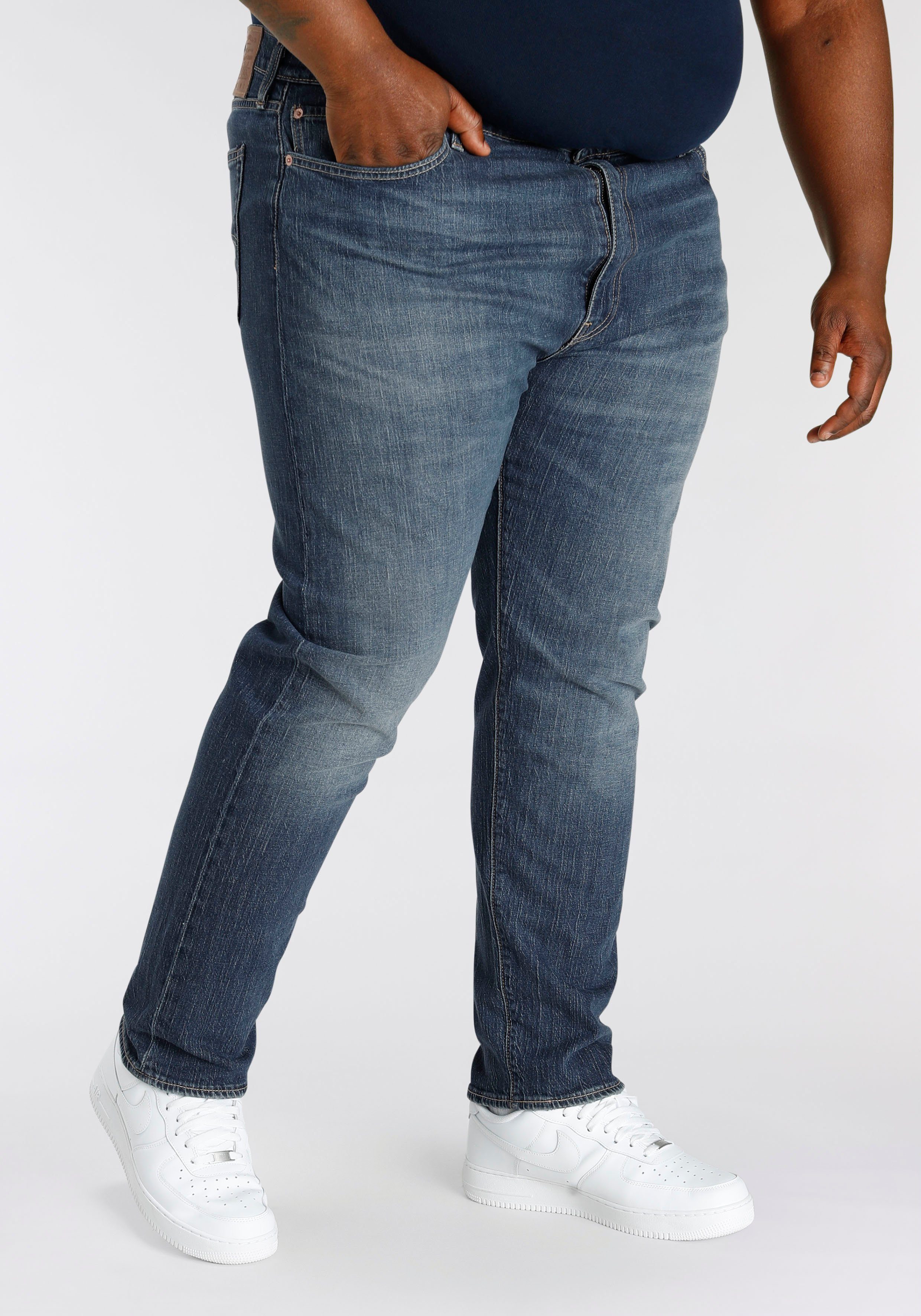 einen TAPER MEDIUM INDIGO Look B&T Tapered-fit-Jeans Plus für WORN Levi's® lässigen 502 IN