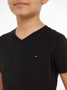 Tommy Hilfiger V-Shirt BOYS BASIC VN KNIT S/S mit Tommy Hilfiger Logo-Flag